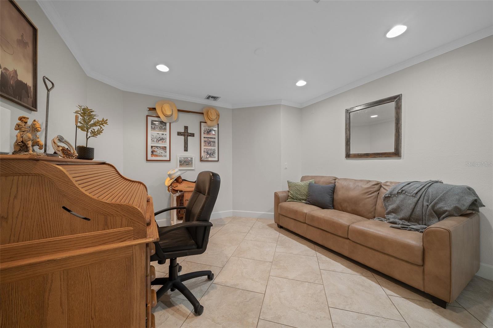 Image 16 of 39 For 530 35th Street