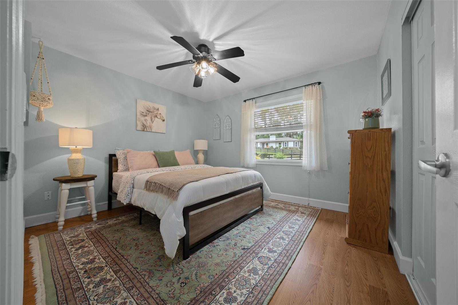 Image 17 of 39 For 530 35th Street