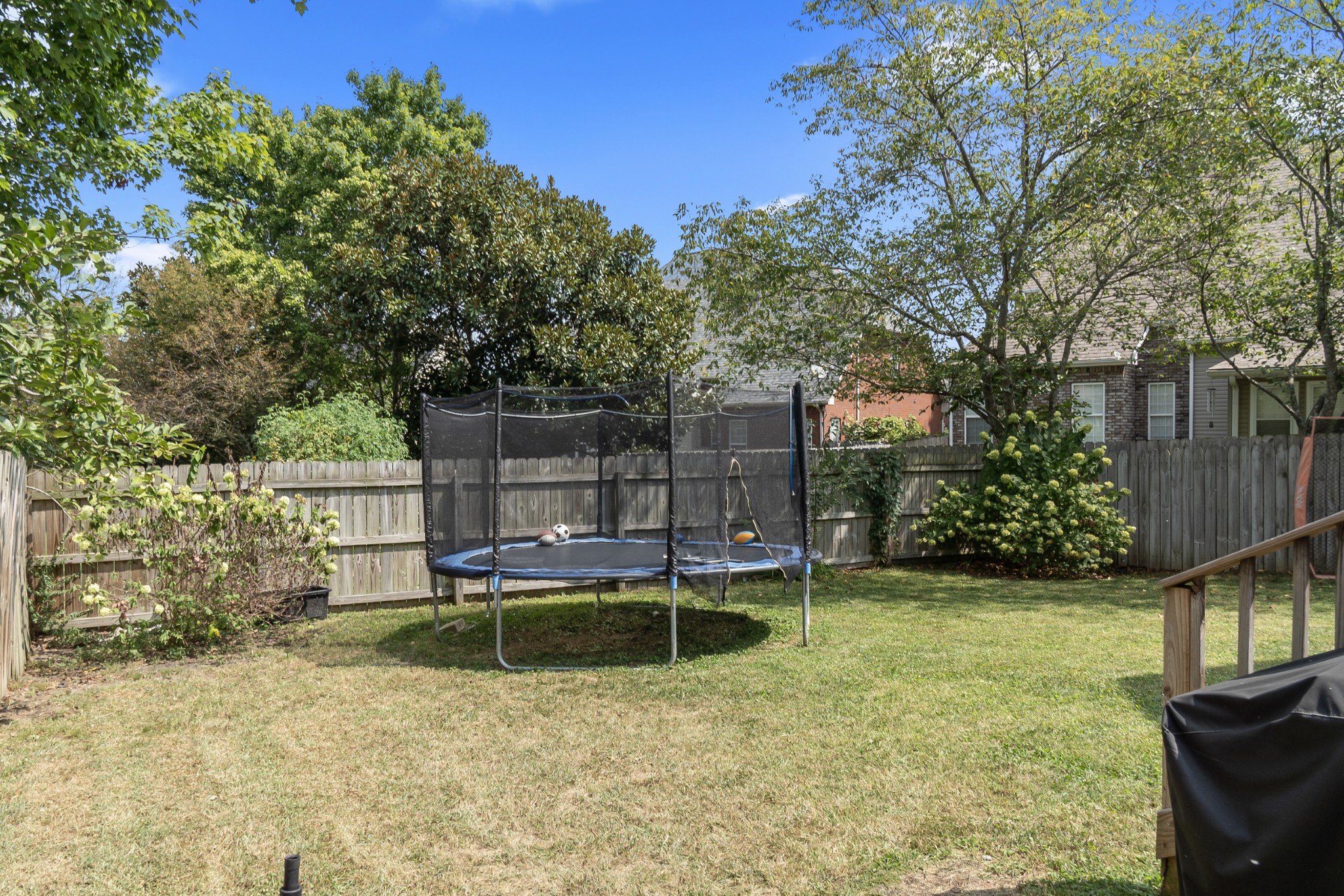 Listing photo id 31 for 339 Enfield Lane