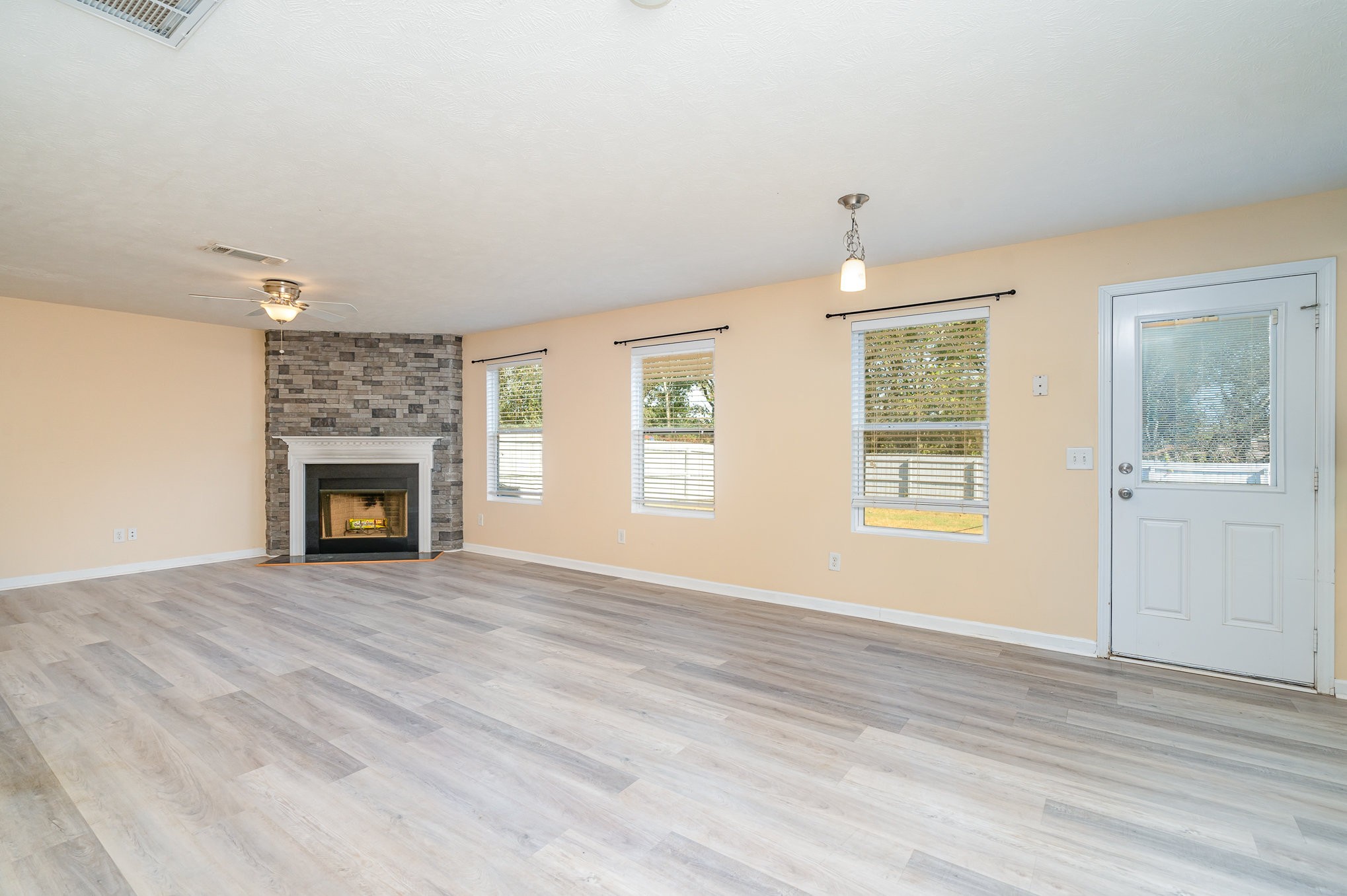 Image 10 of 32 For 15581 11th Terrace Road