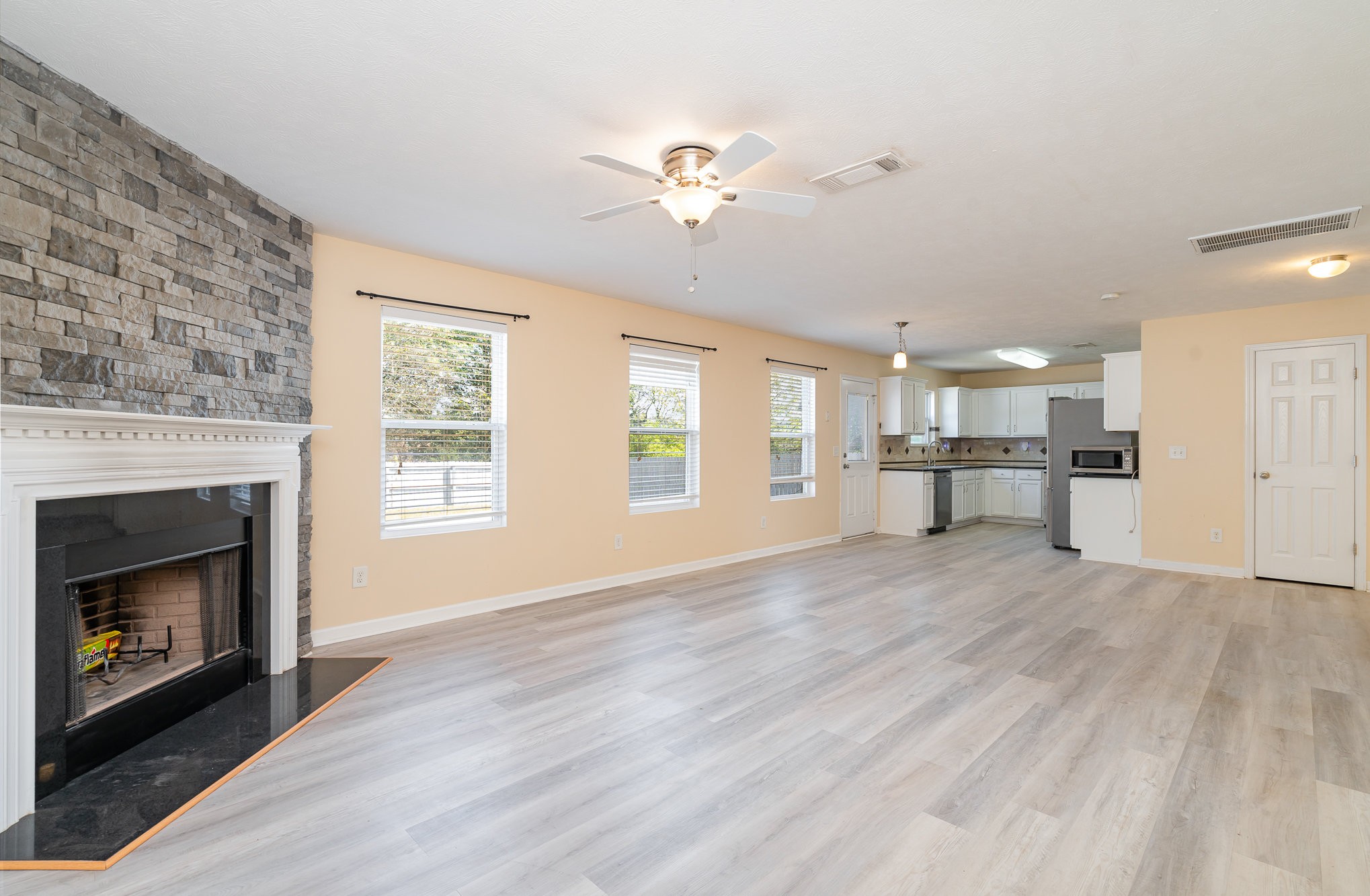 Image 11 of 32 For 15581 11th Terrace Road