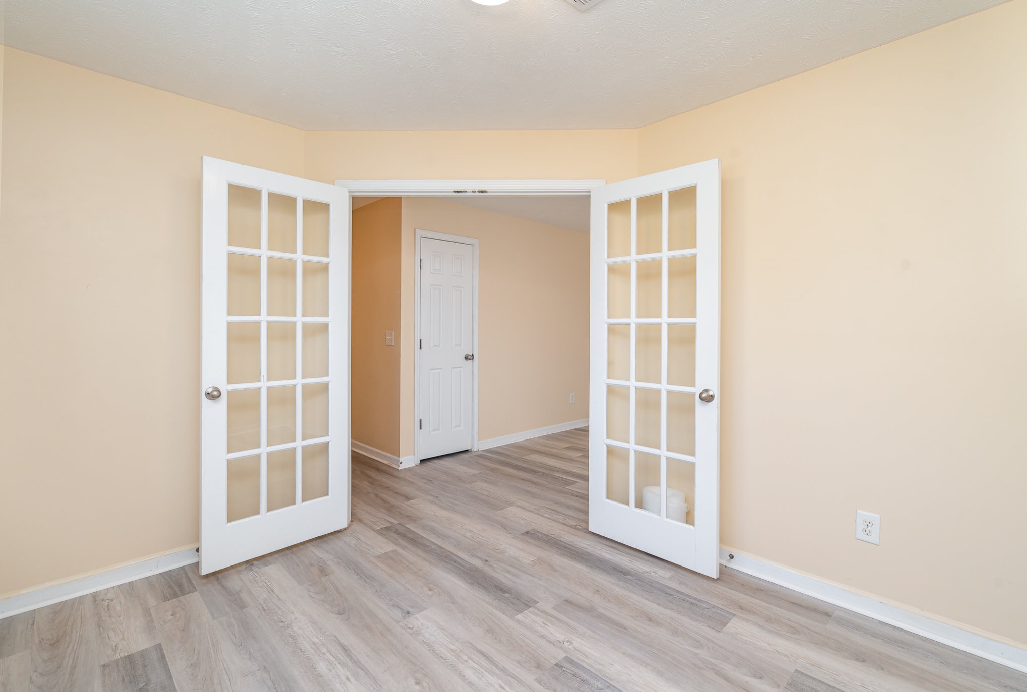 Image 12 of 32 For 15581 11th Terrace Road