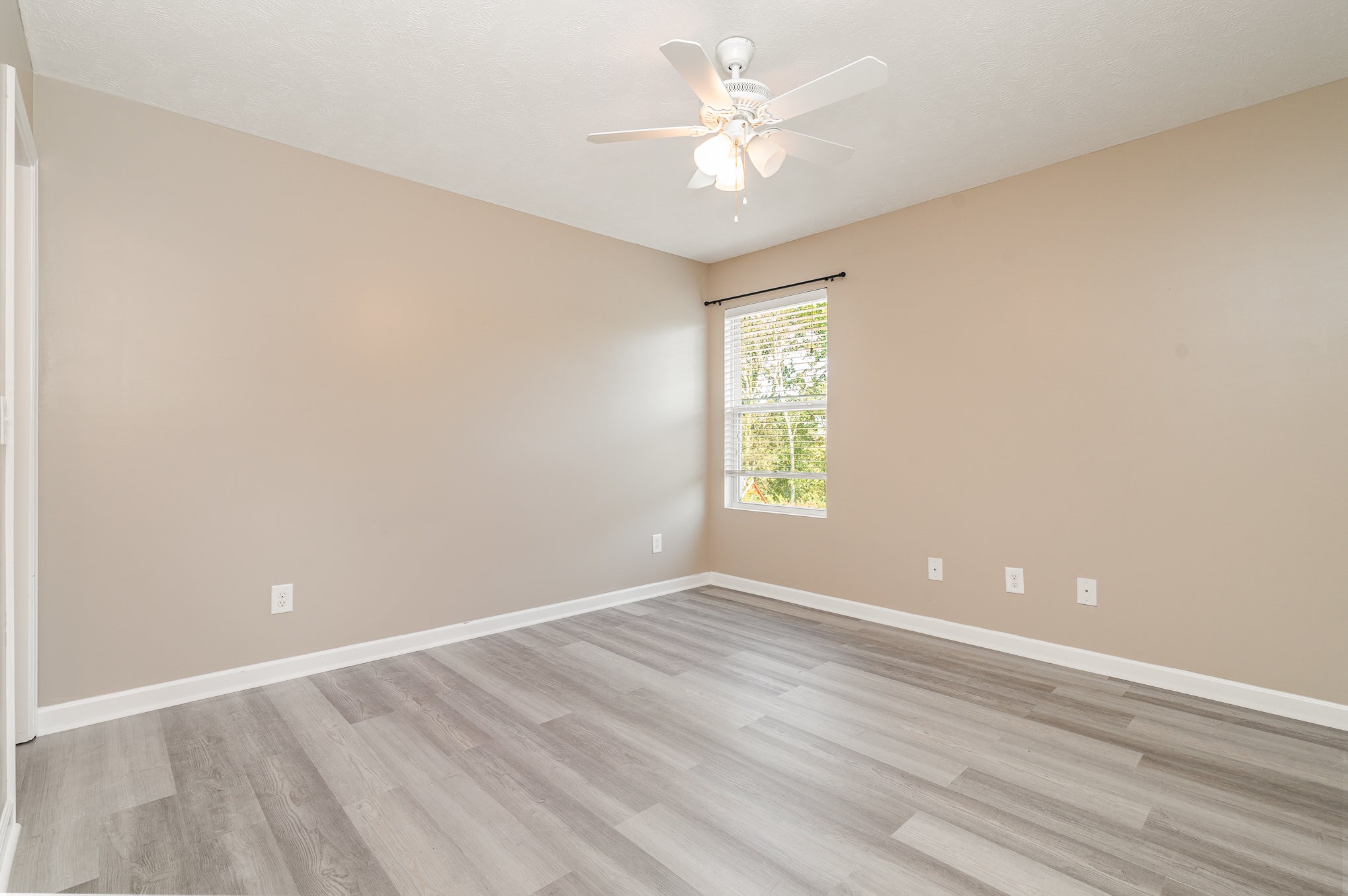 Image 22 of 32 For 15581 11th Terrace Road