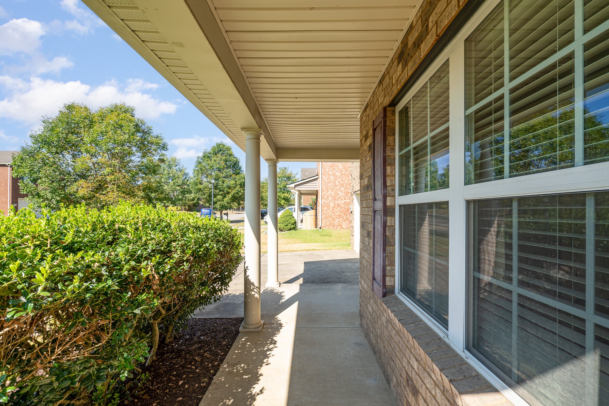 Image 4 of 32 For 15581 11th Terrace Road