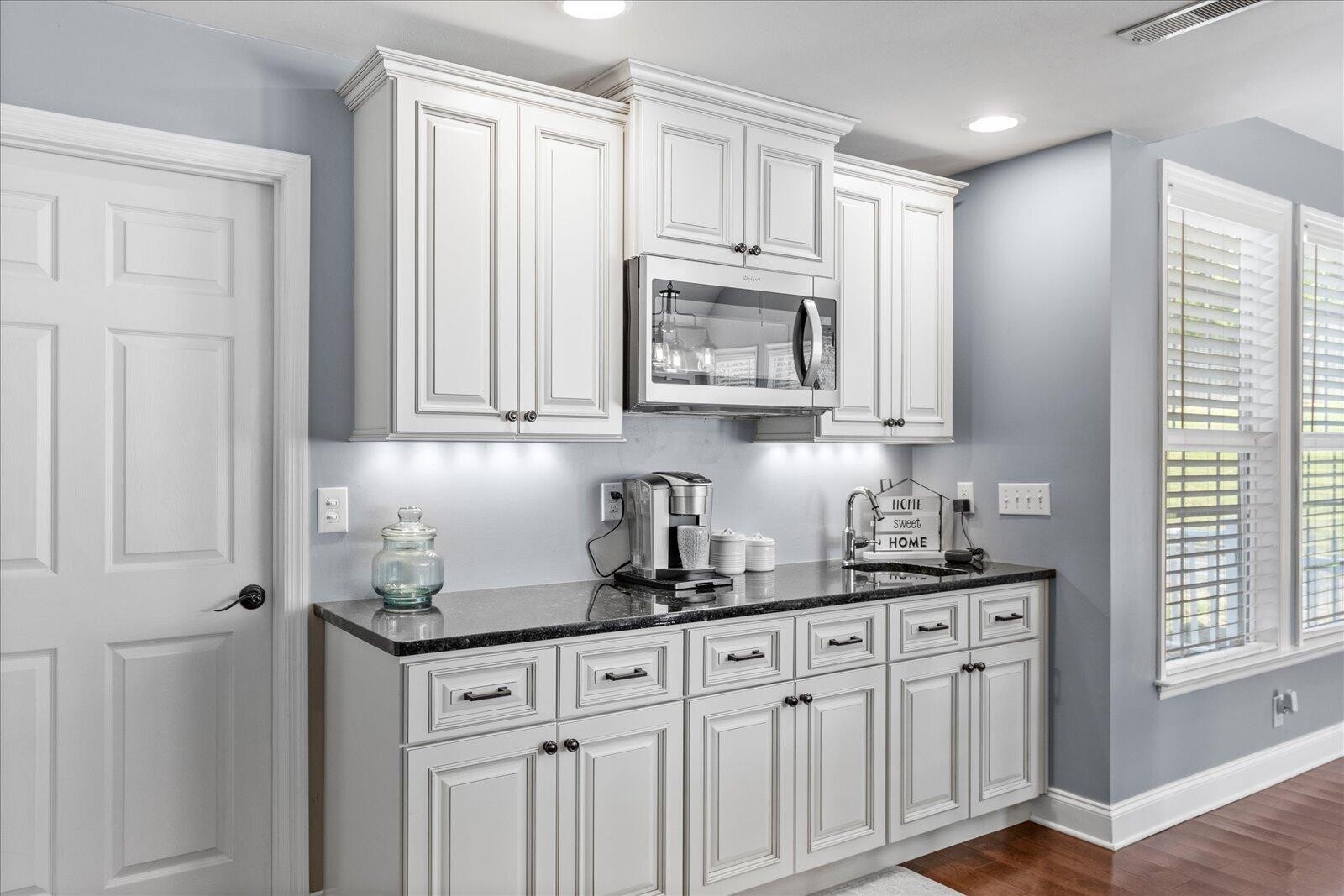 Image 17 of 22 For 5959 Winkler Road 114