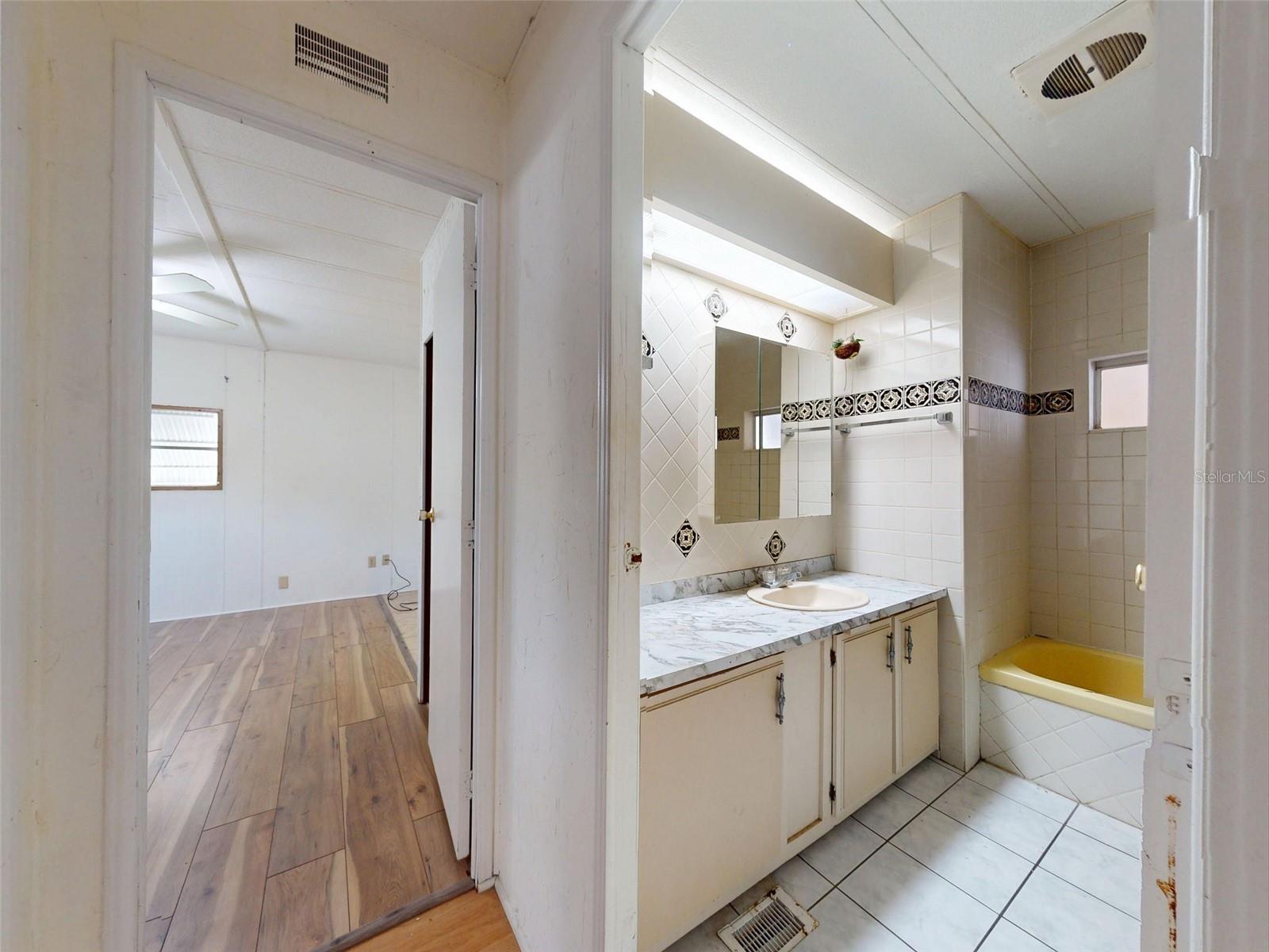 Image 21 of 57 For 3101 39th Avenue