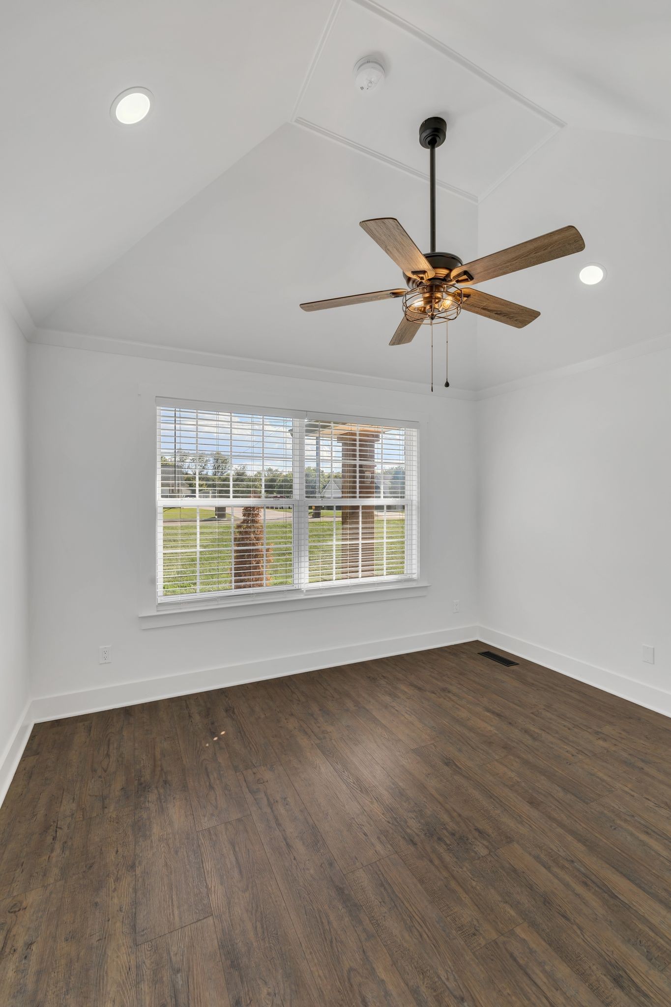 Image 13 of 63 For 1906 28th Place