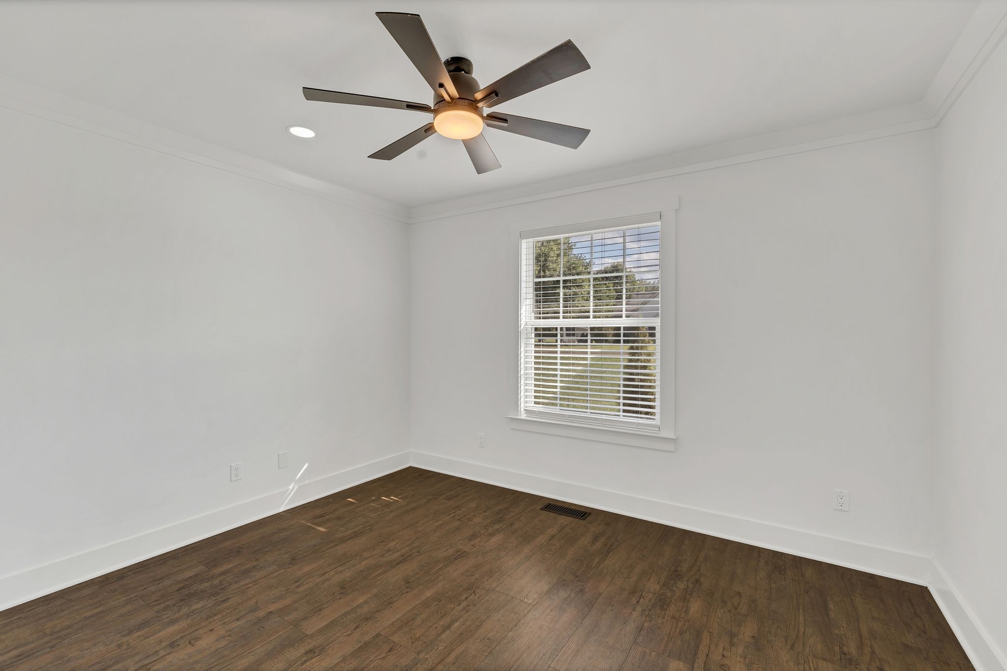 Image 17 of 63 For 1906 28th Place