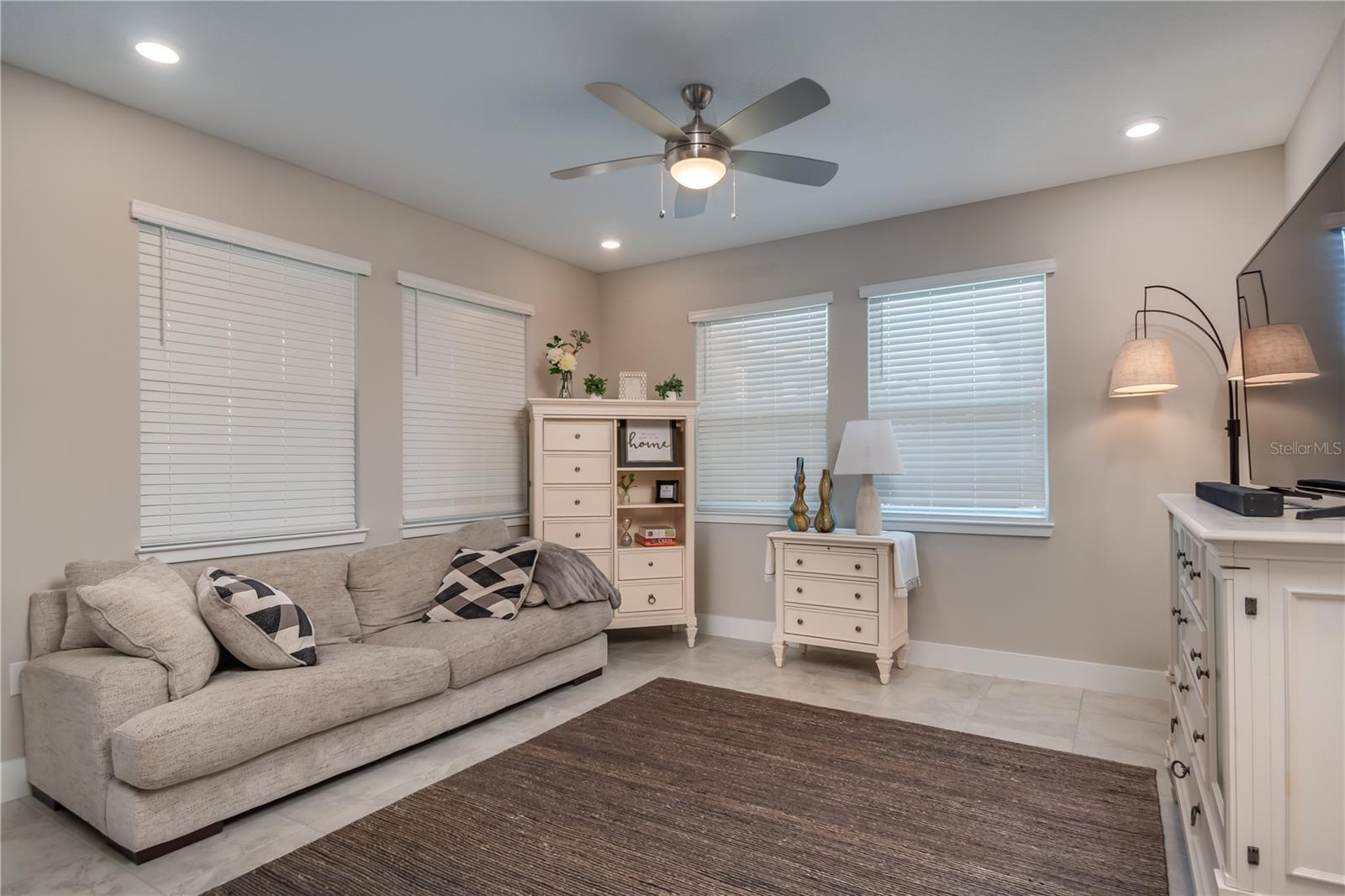 Image 8 of 26 For 5333 33rd Place