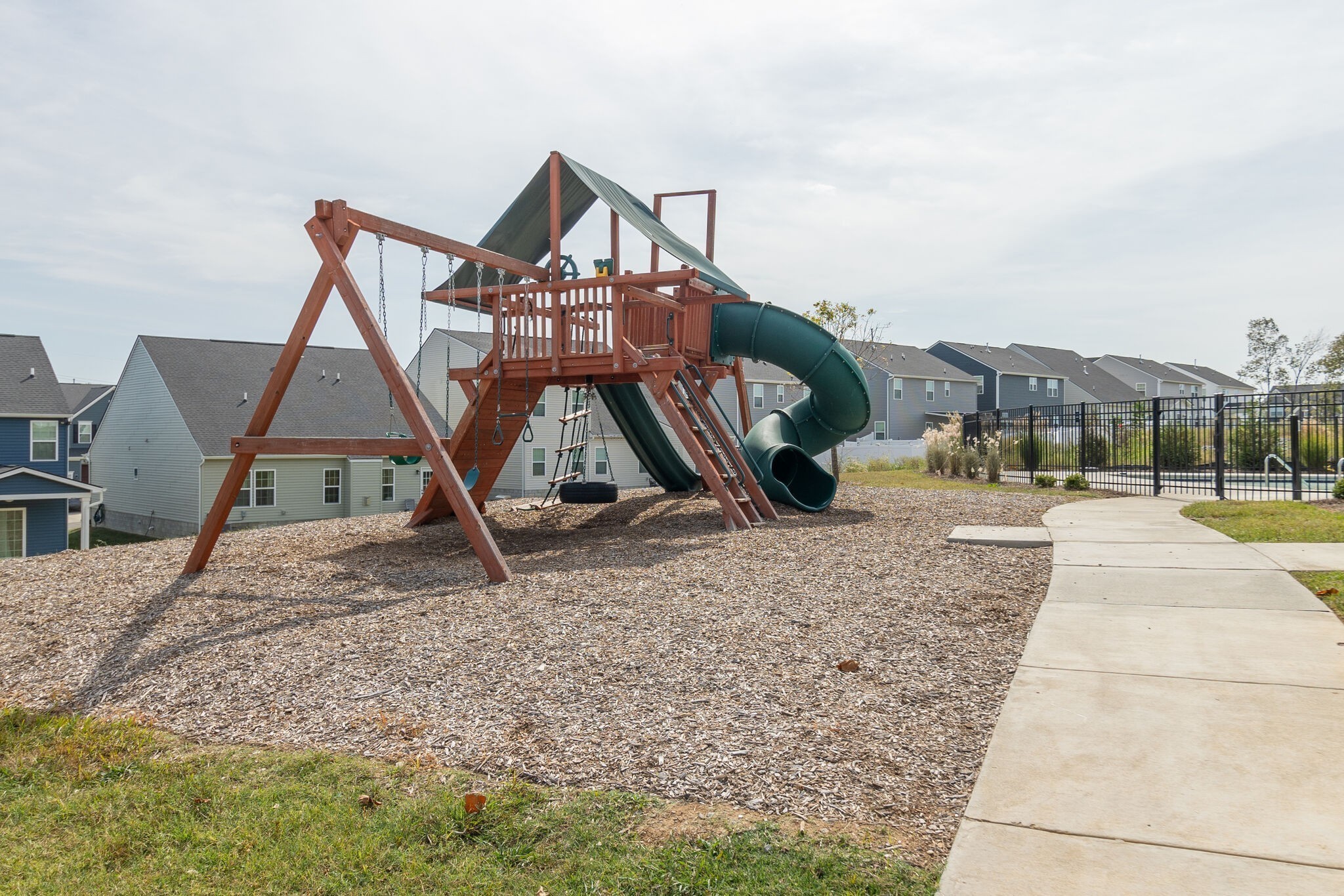Image 11 of 35 For 2438 165th Street Road