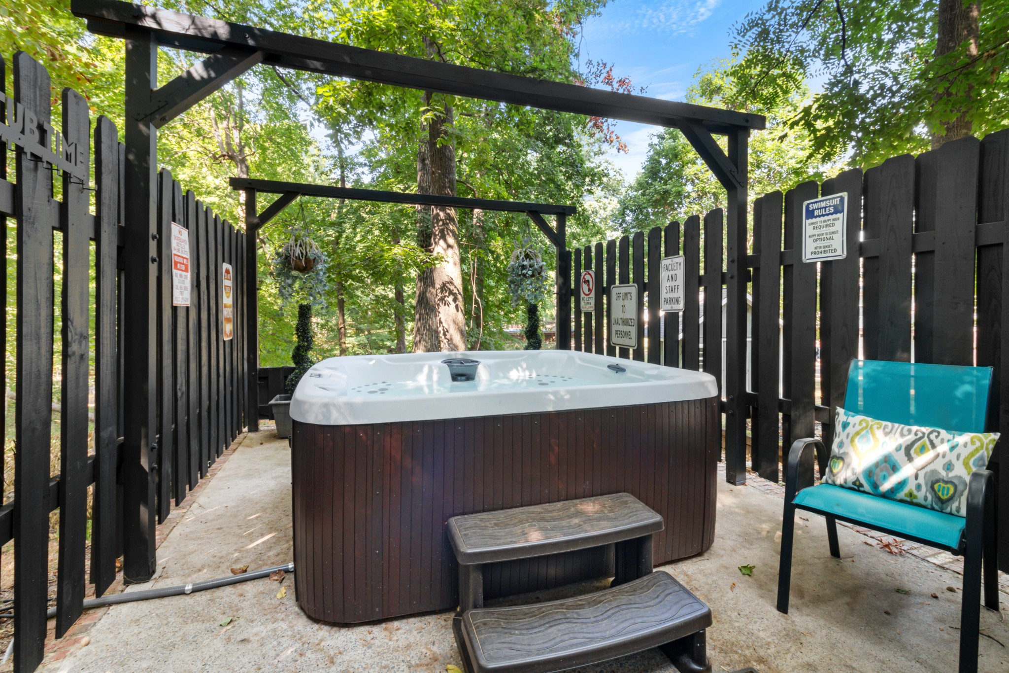 Listing photo id 49 for 4602 Van Ness Road