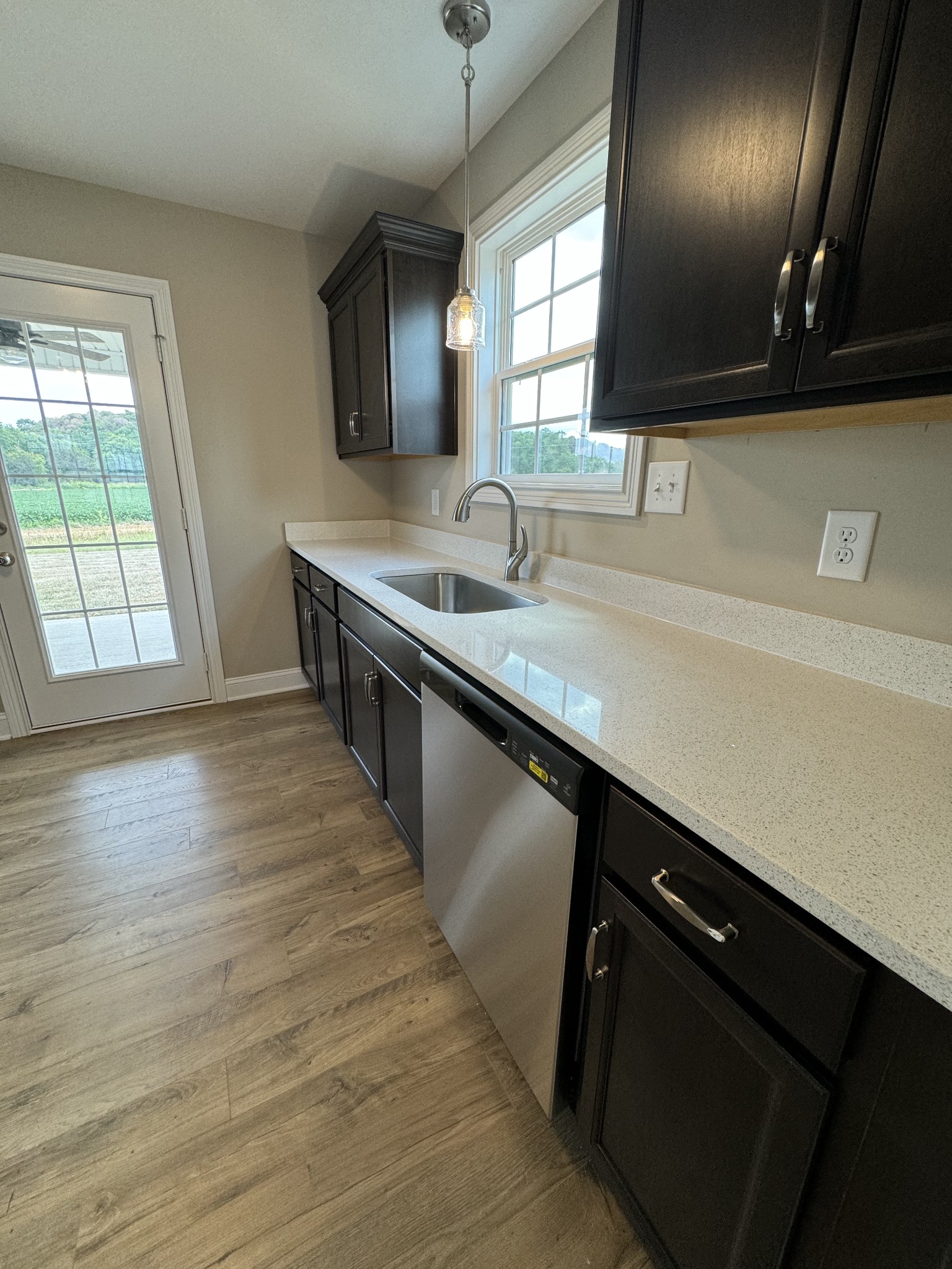 Image 5 of 40 For 7023 Riverbend Road