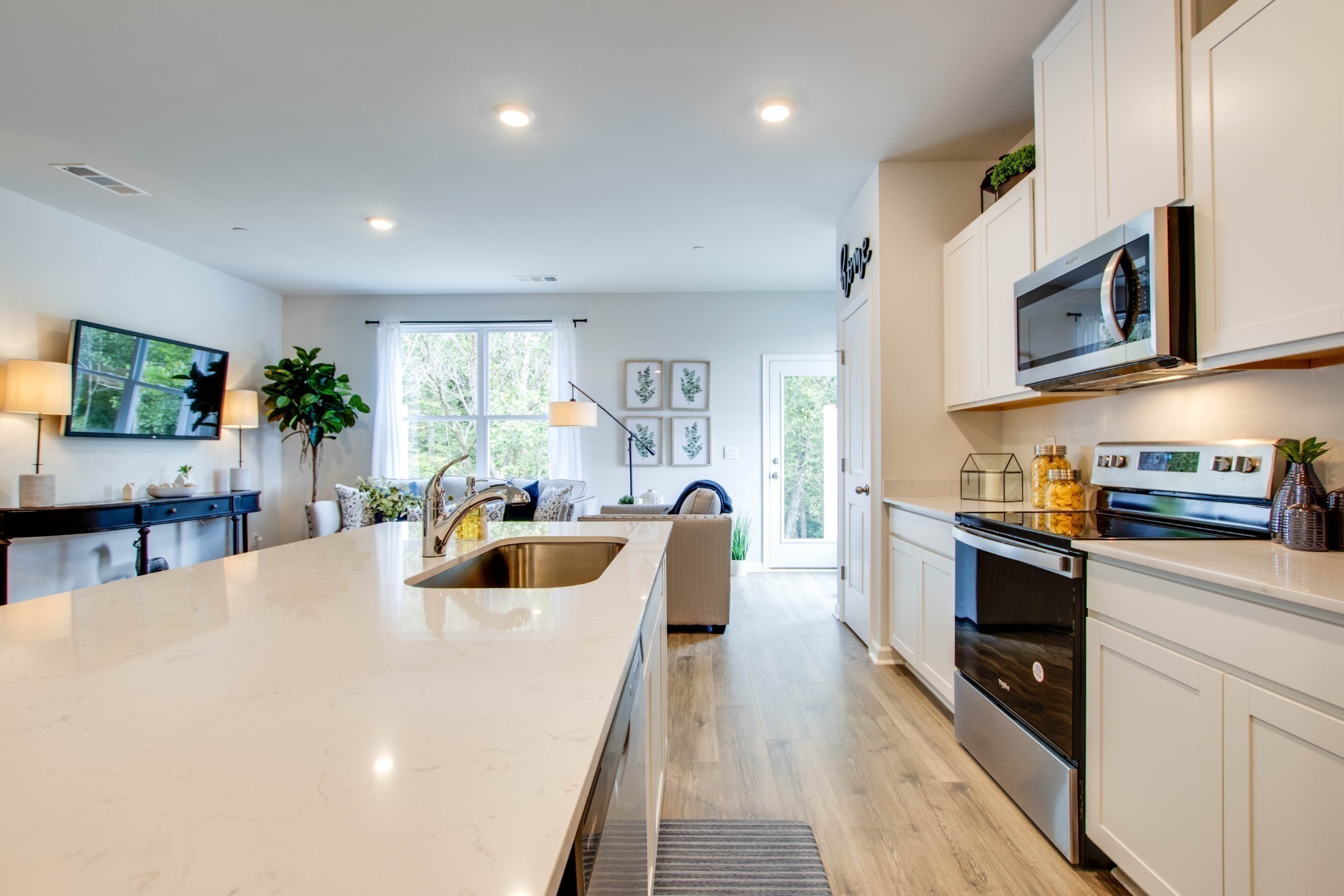 Listing photo id 8 for 3020 Scofield Street
