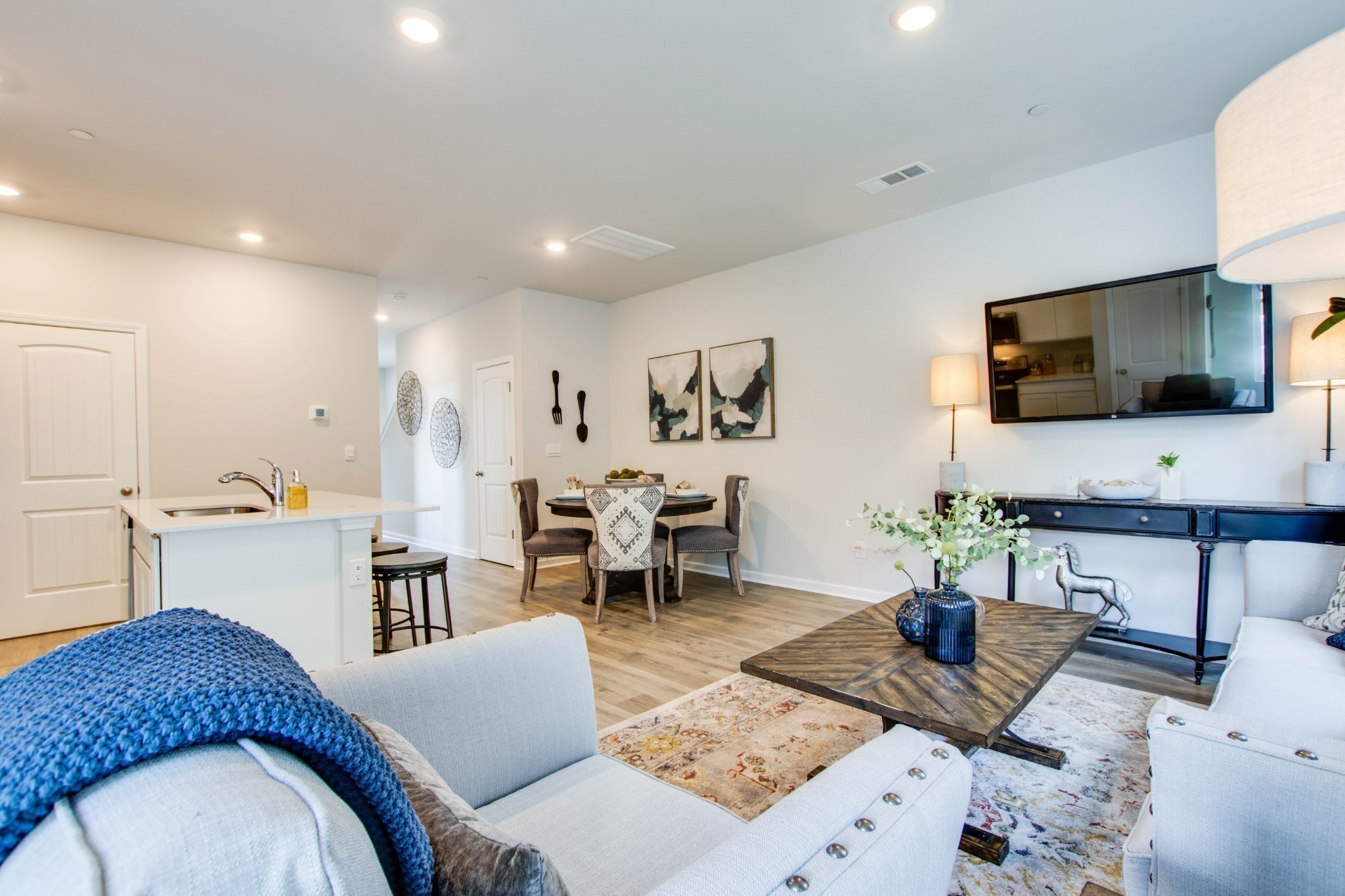 Listing photo id 11 for 3020 Scofield Street