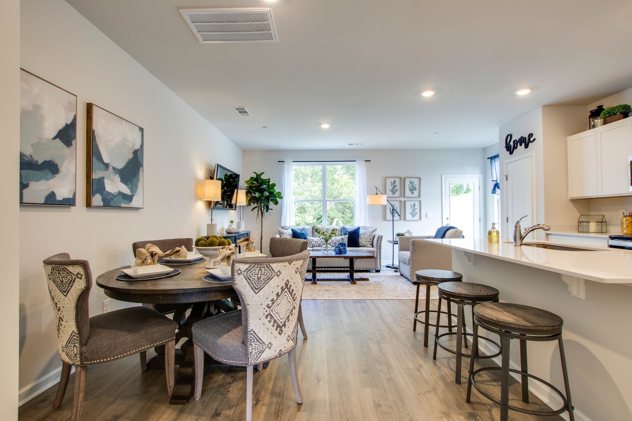 Listing photo id 0 for 3020 Scofield Street