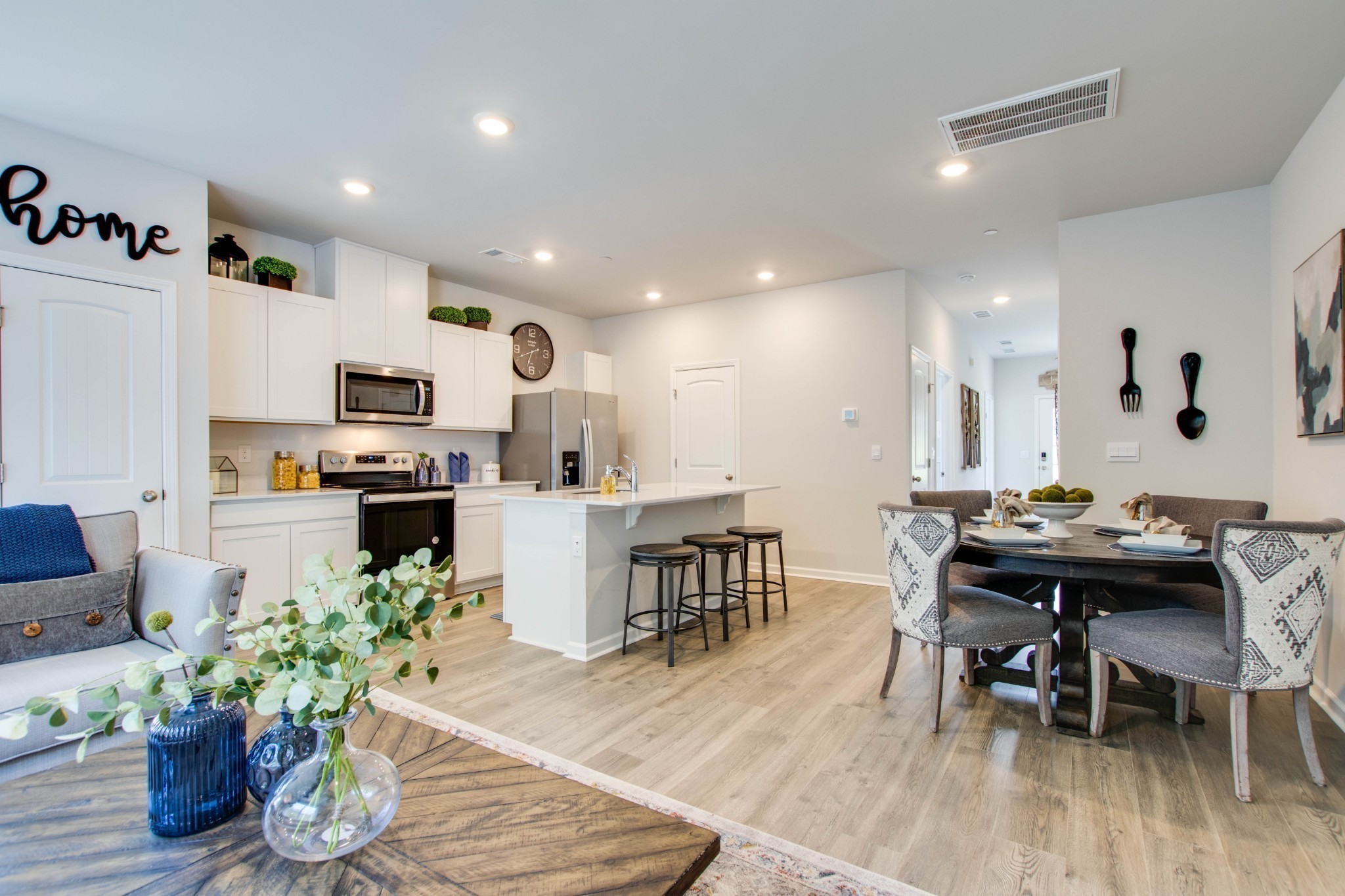 Listing photo id 3 for 3020 Scofield Street