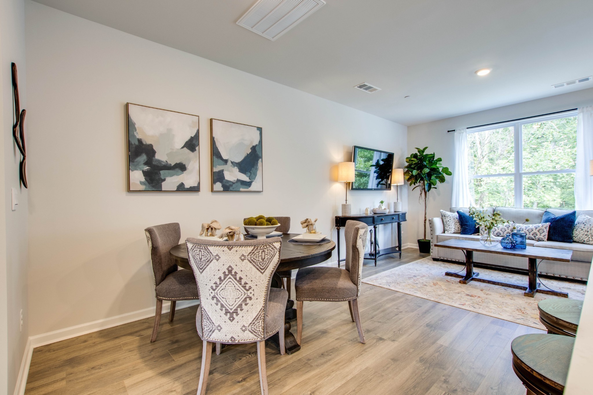 Listing photo id 4 for 3020 Scofield Street
