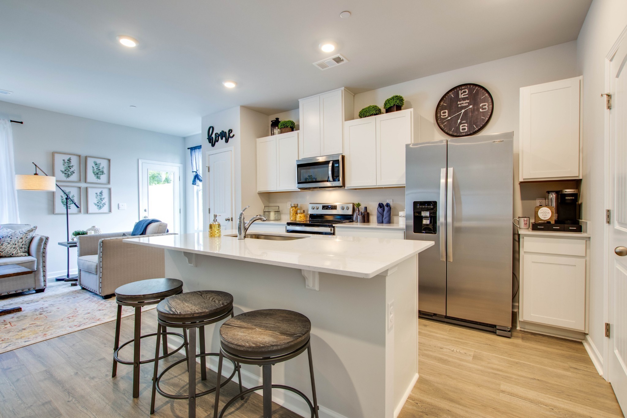 Listing photo id 5 for 3020 Scofield Street