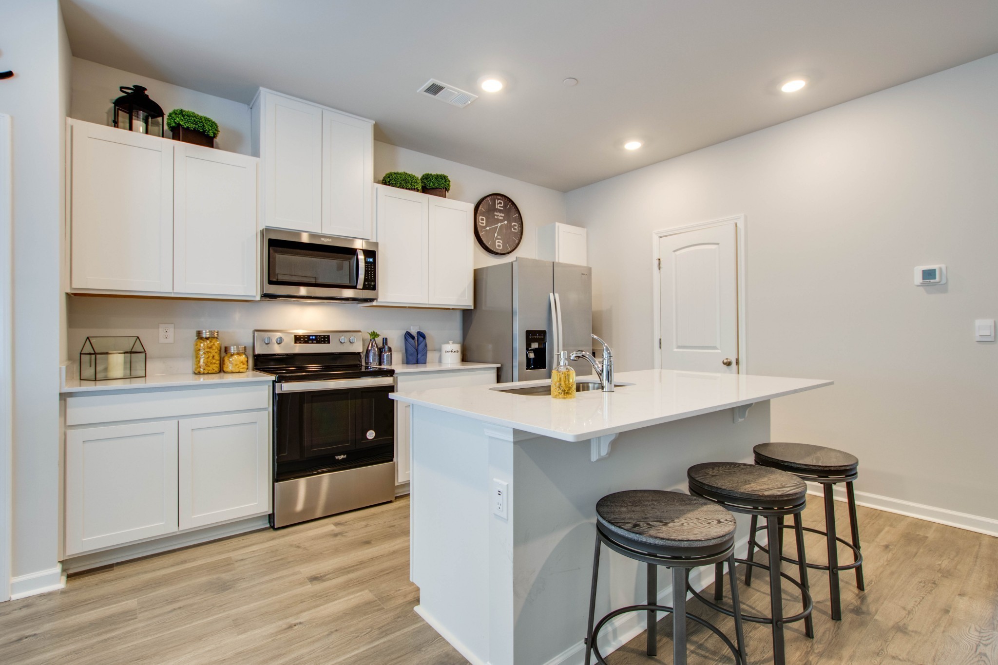 Listing photo id 6 for 3020 Scofield Street