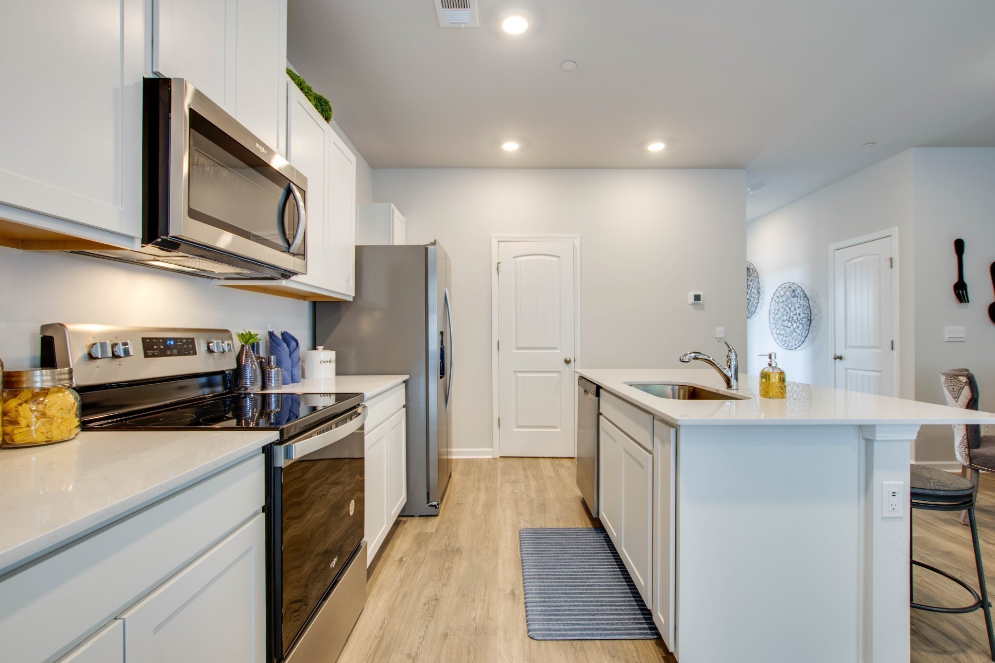 Listing photo id 7 for 3020 Scofield Street