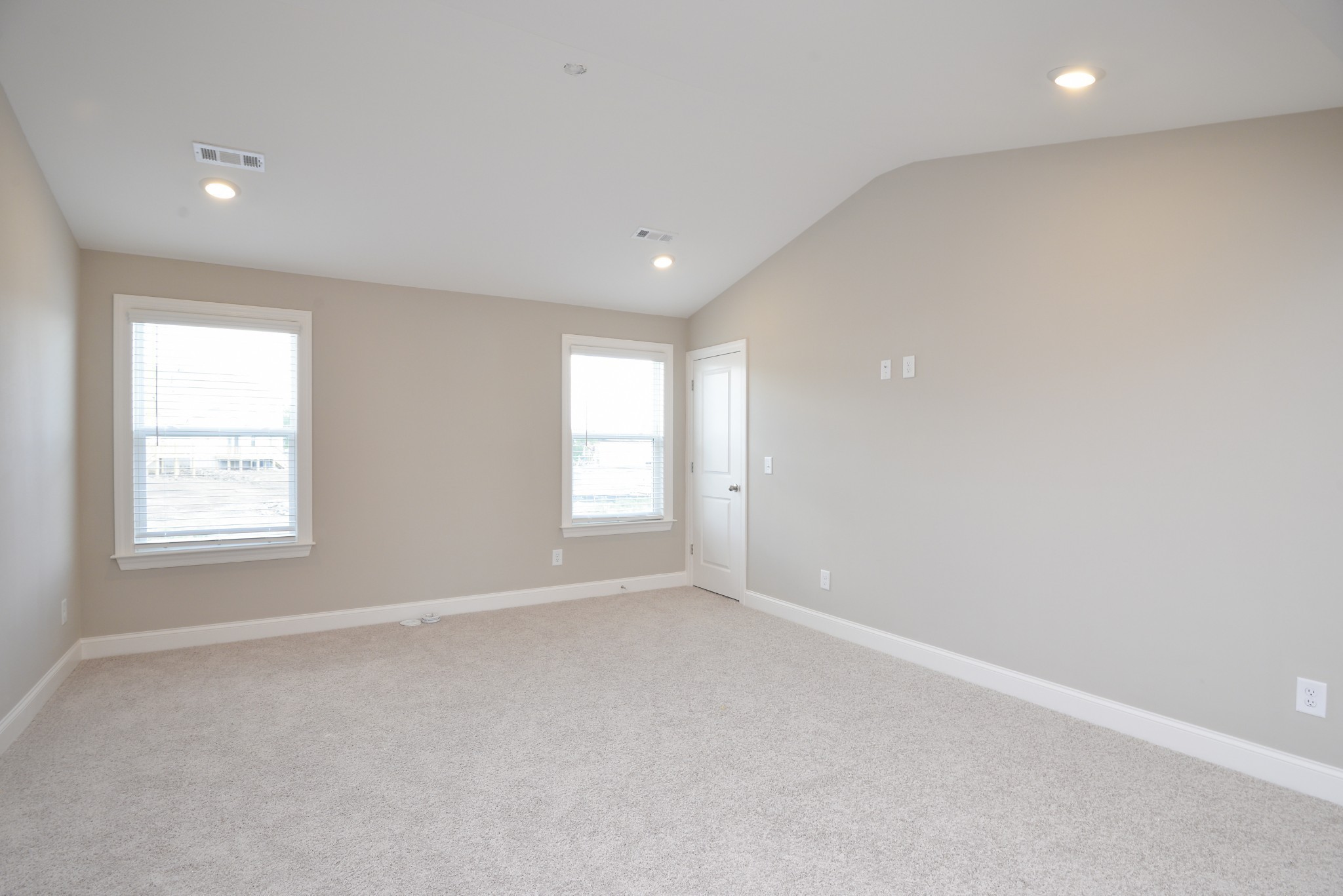 Image 11 of 63 For 4010 7th Avenue Road