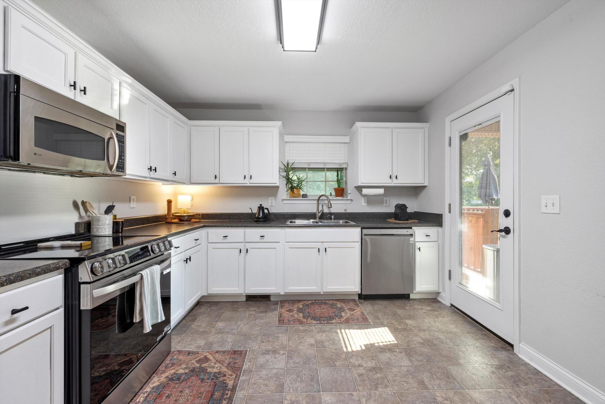 Image 14 of 39 For 1930 38th Avenue