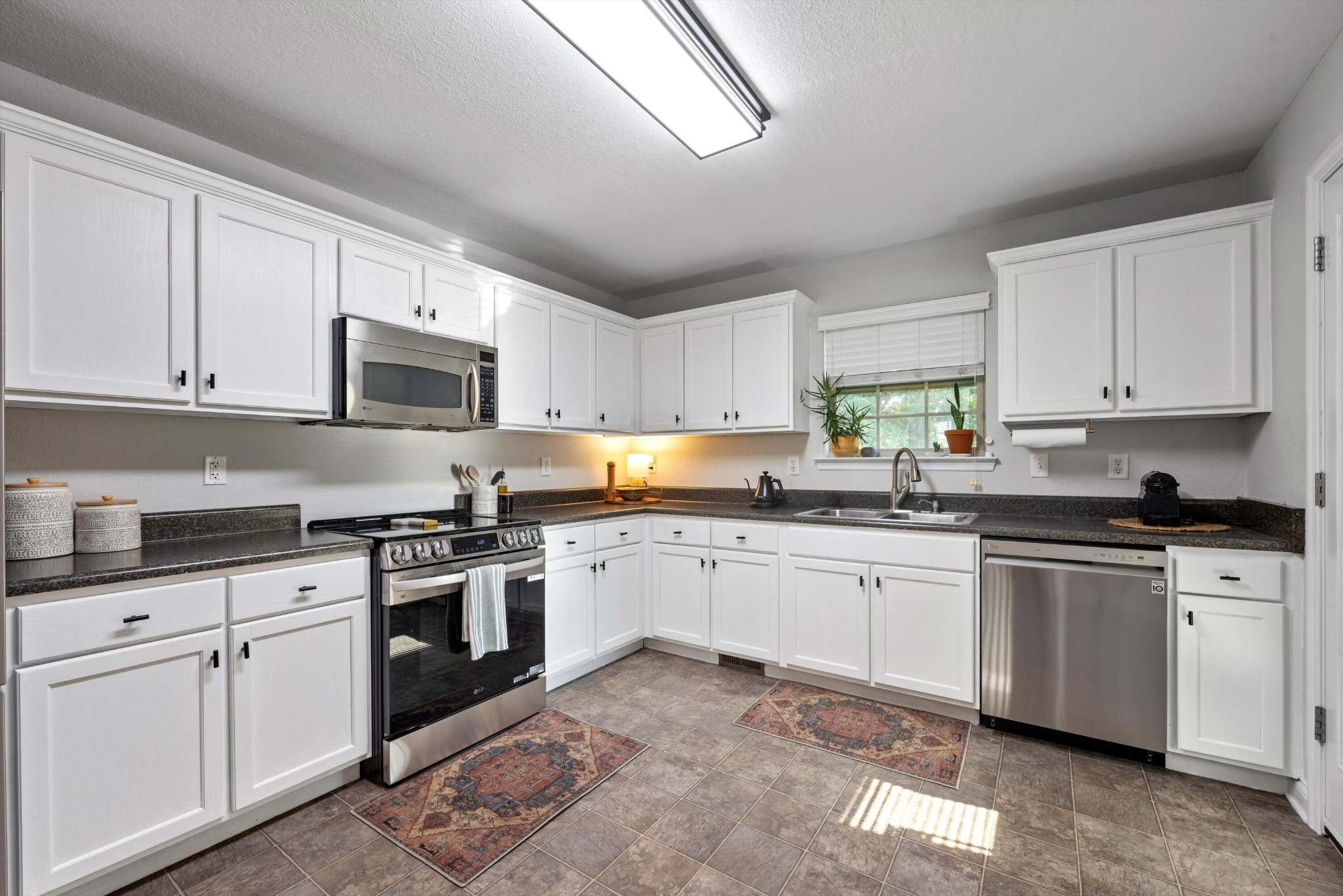 Image 15 of 39 For 1930 38th Avenue