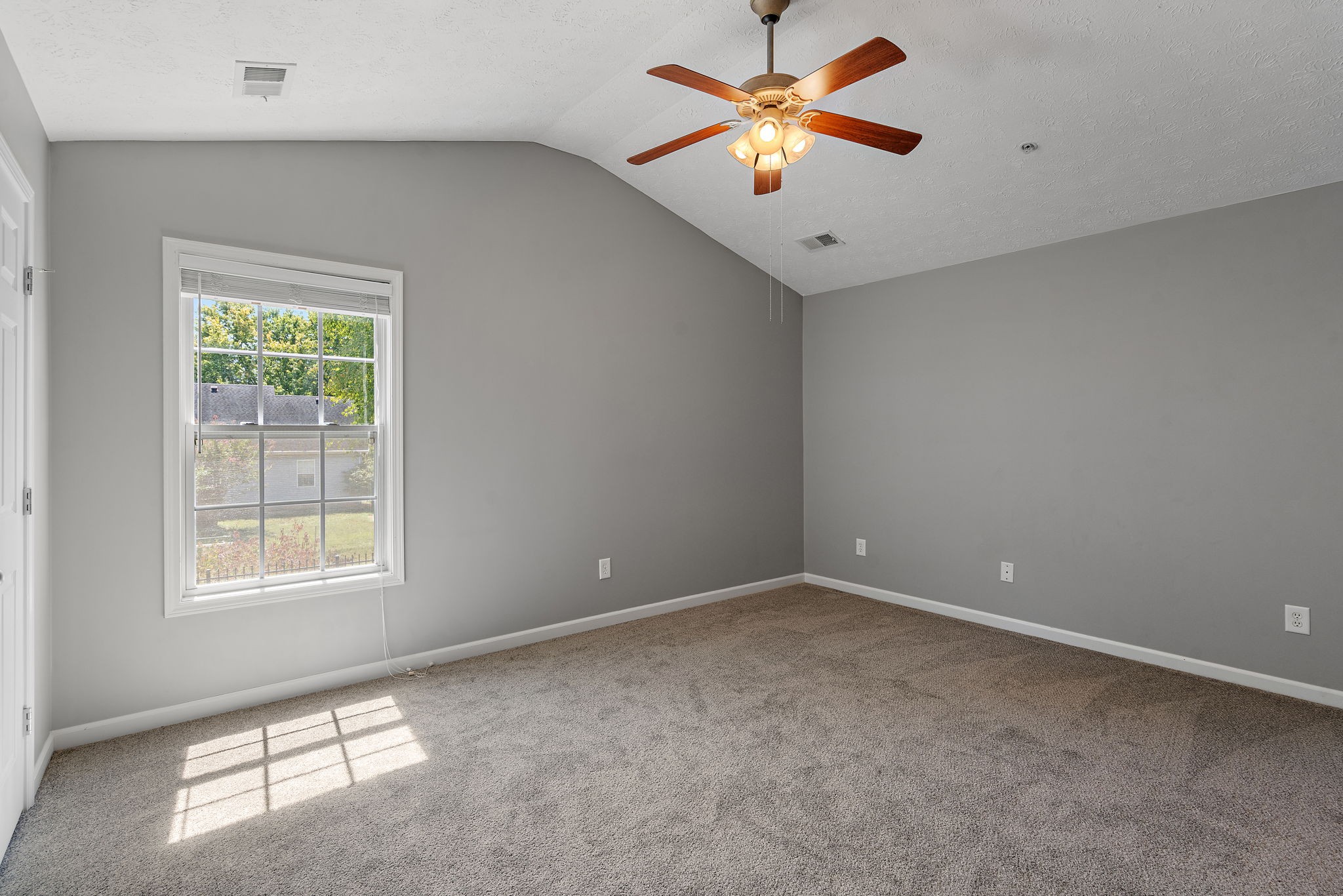 Image 17 of 35 For 9029 135th Loop