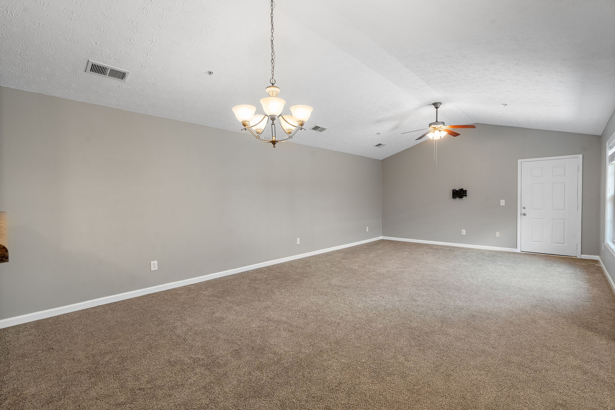 Image 5 of 35 For 9029 135th Loop