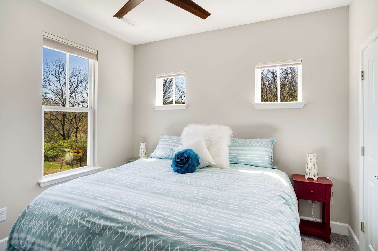 Image 13 of 36 For 2576 34th Street