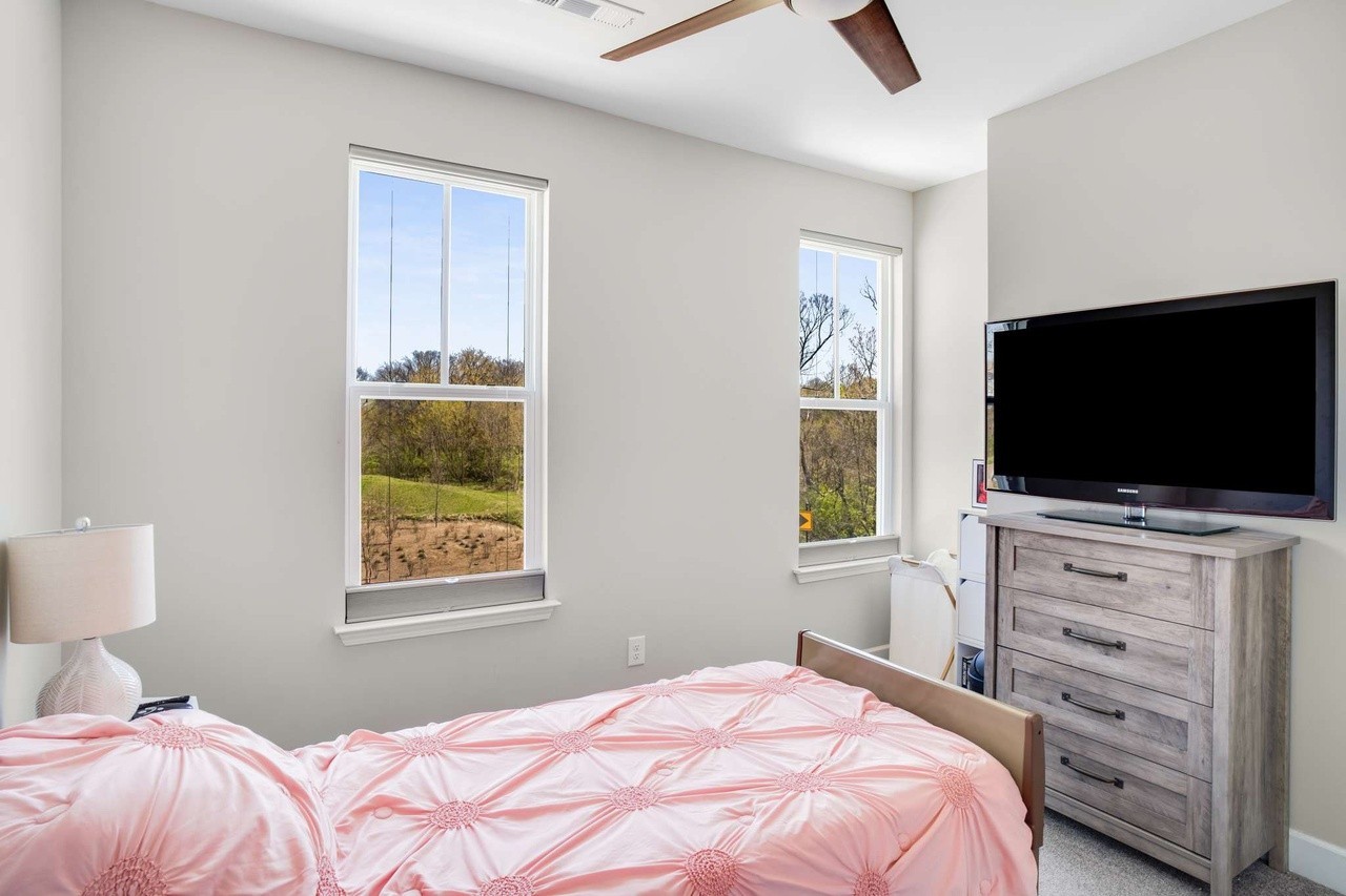 Image 14 of 36 For 2576 34th Street