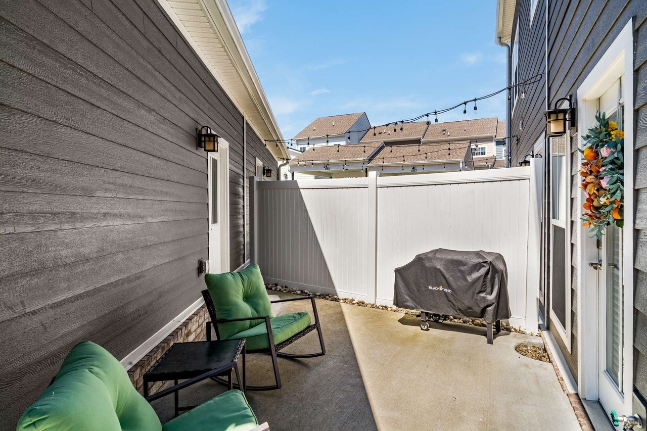 Image 16 of 36 For 2576 34th Street