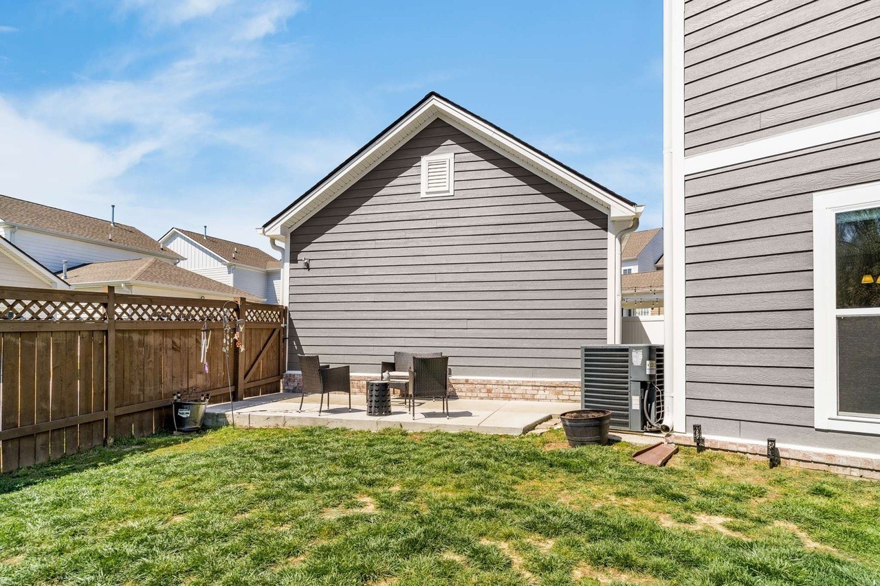 Image 20 of 36 For 2576 34th Street