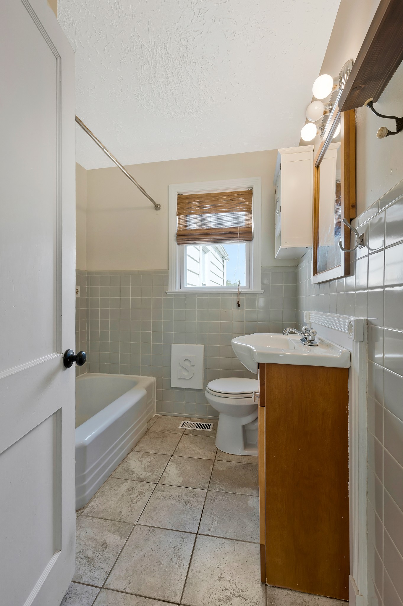 Image 16 of 41 For 12150 165th Street