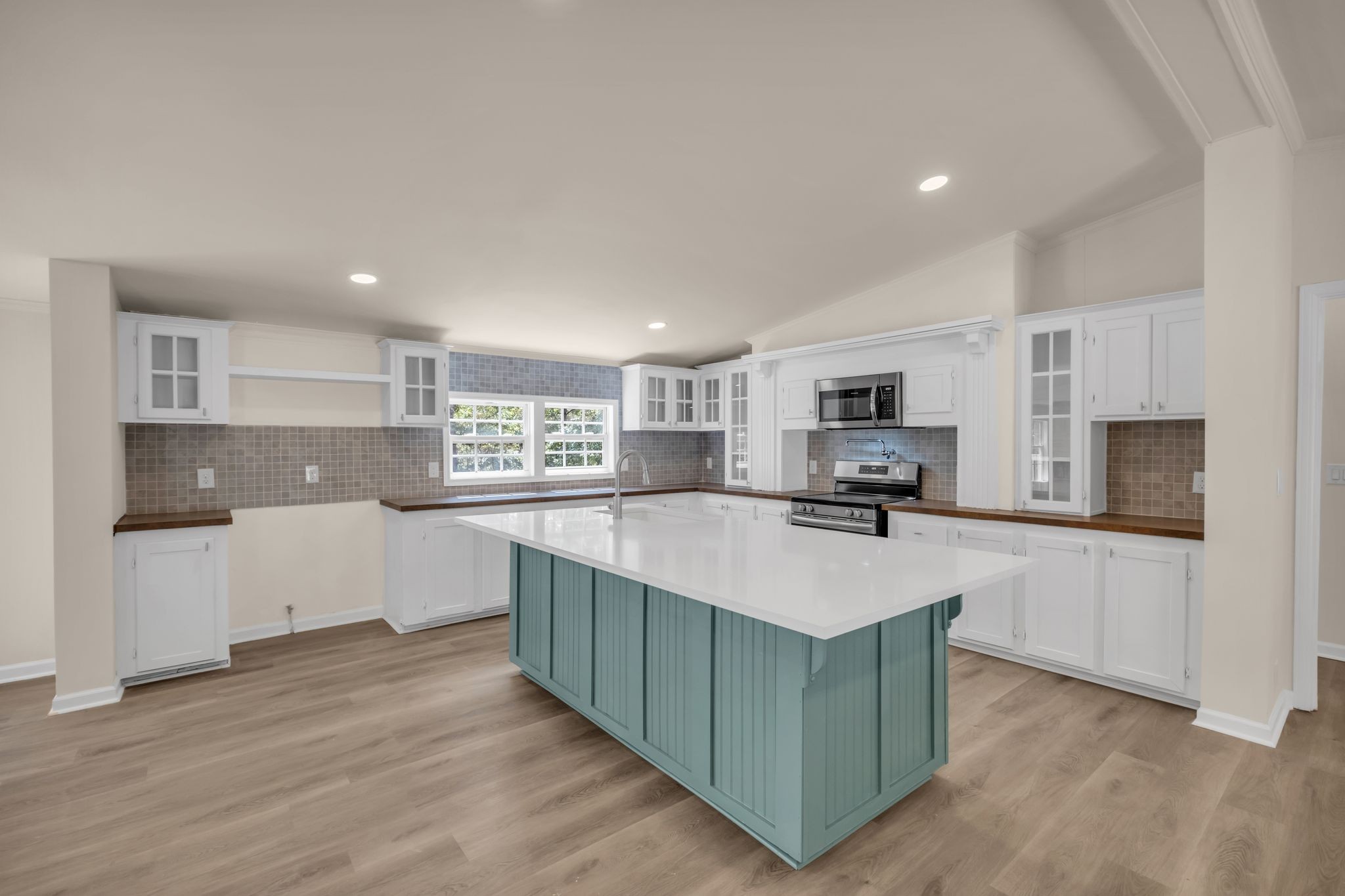 Image 11 of 48 For 18370 20th Avenue