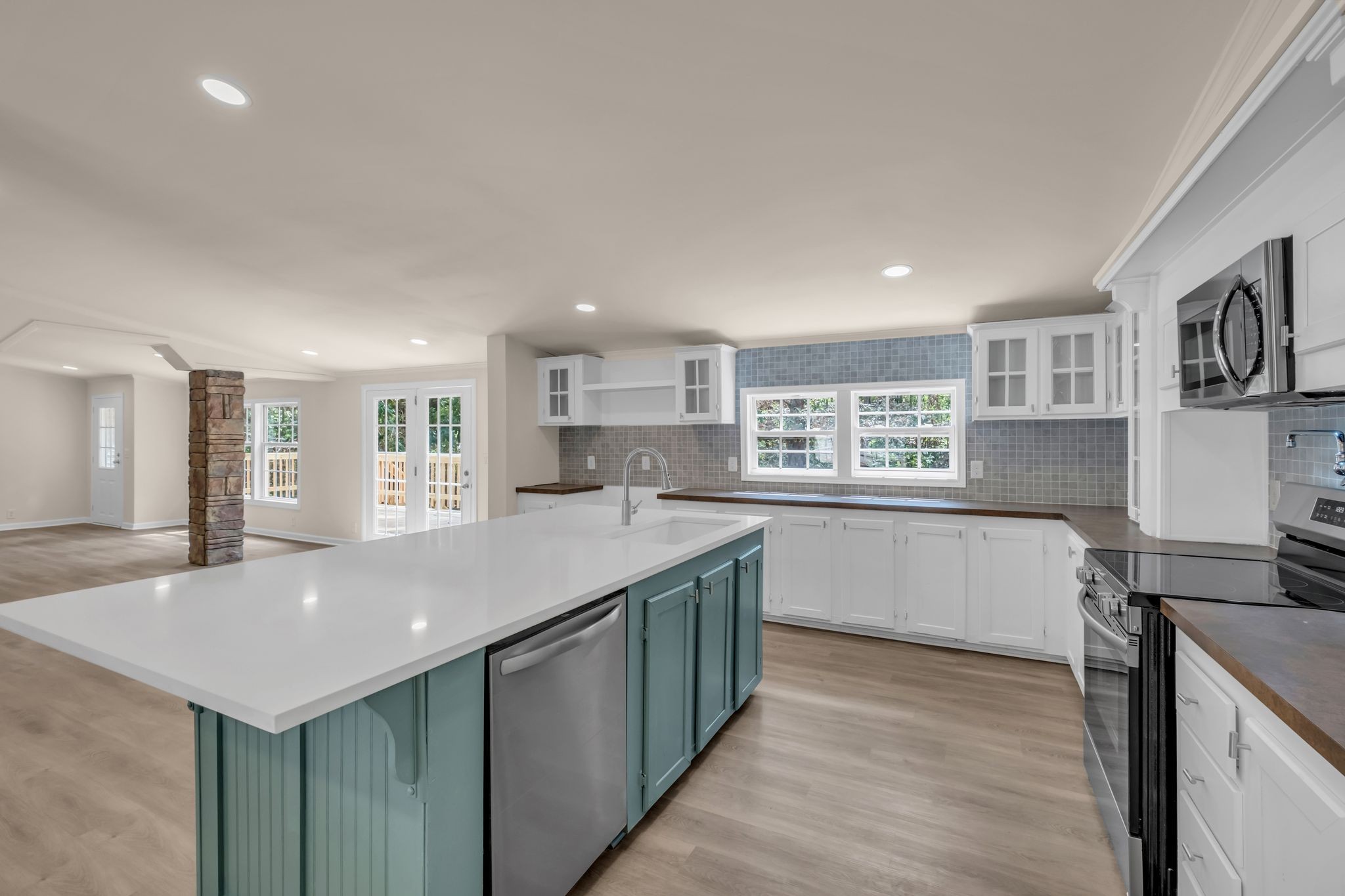 Image 12 of 48 For 18370 20th Avenue