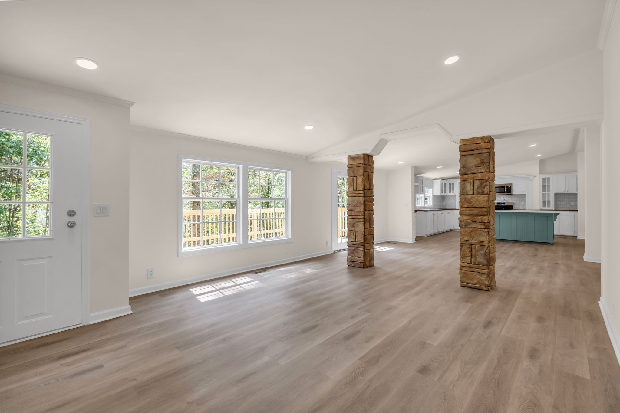 Image 18 of 48 For 18370 20th Avenue