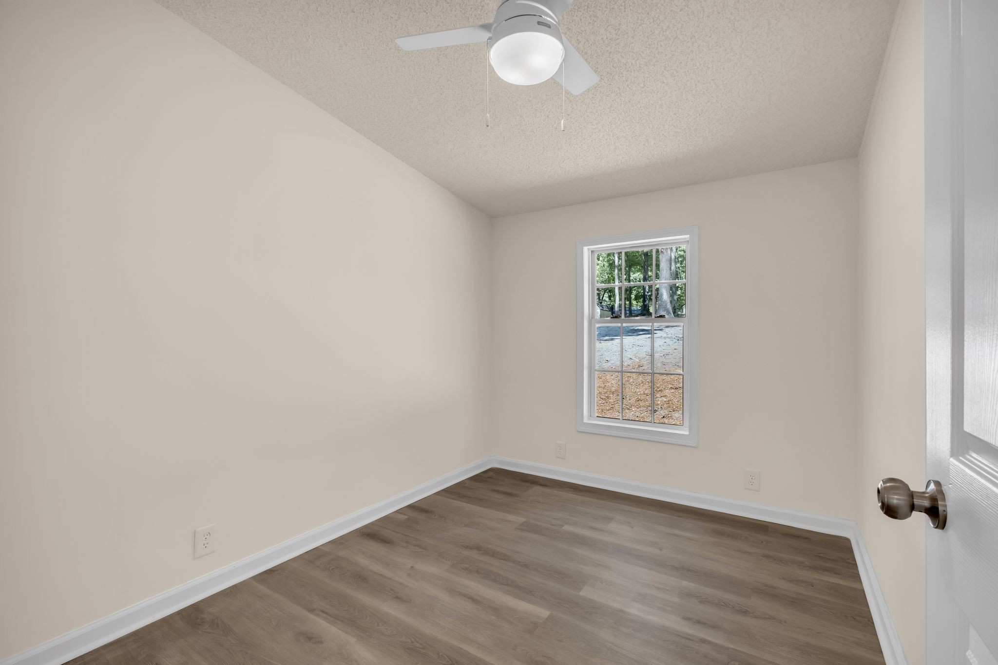 Image 25 of 48 For 18370 20th Avenue