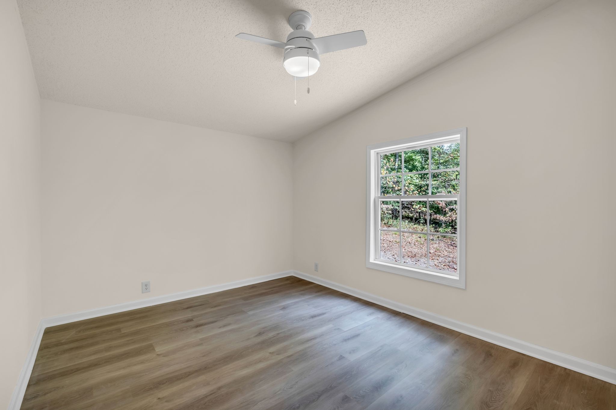 Image 26 of 48 For 18370 20th Avenue
