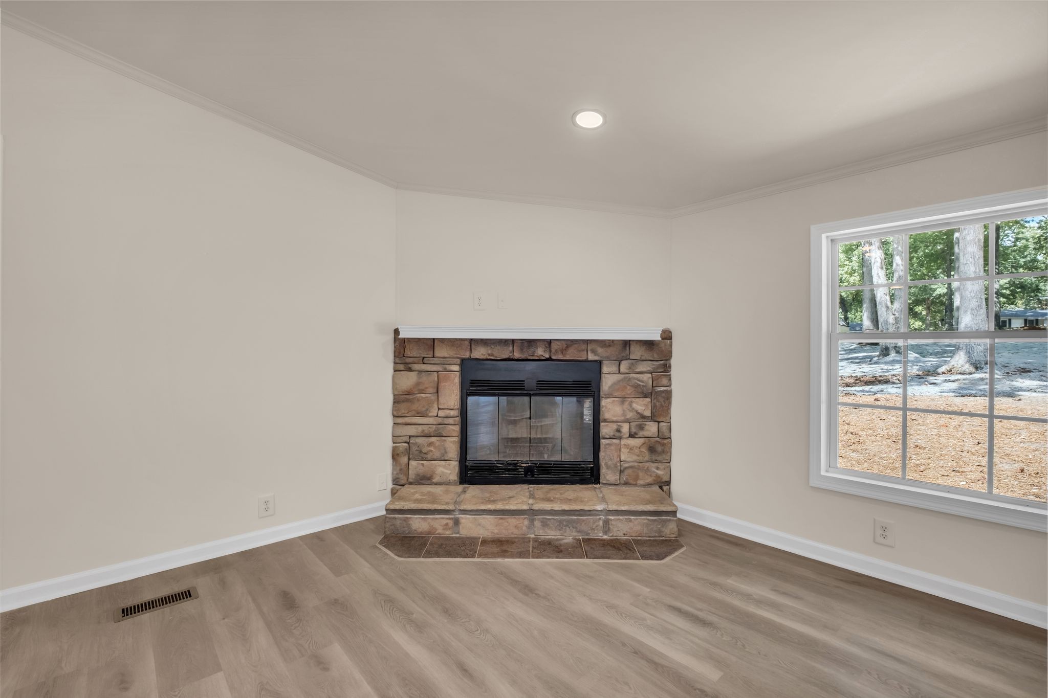 Image 8 of 48 For 18370 20th Avenue