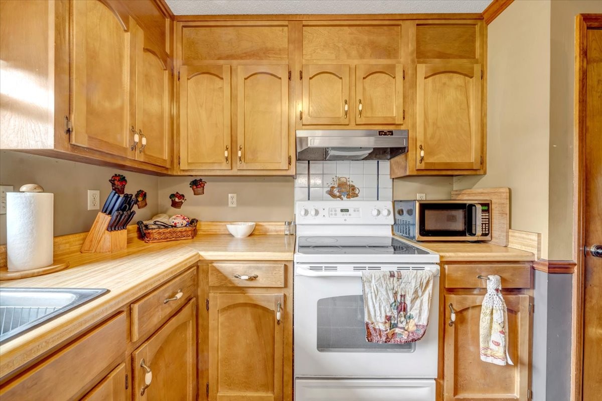 Image 8 of 89 For 5653 50th Terrace