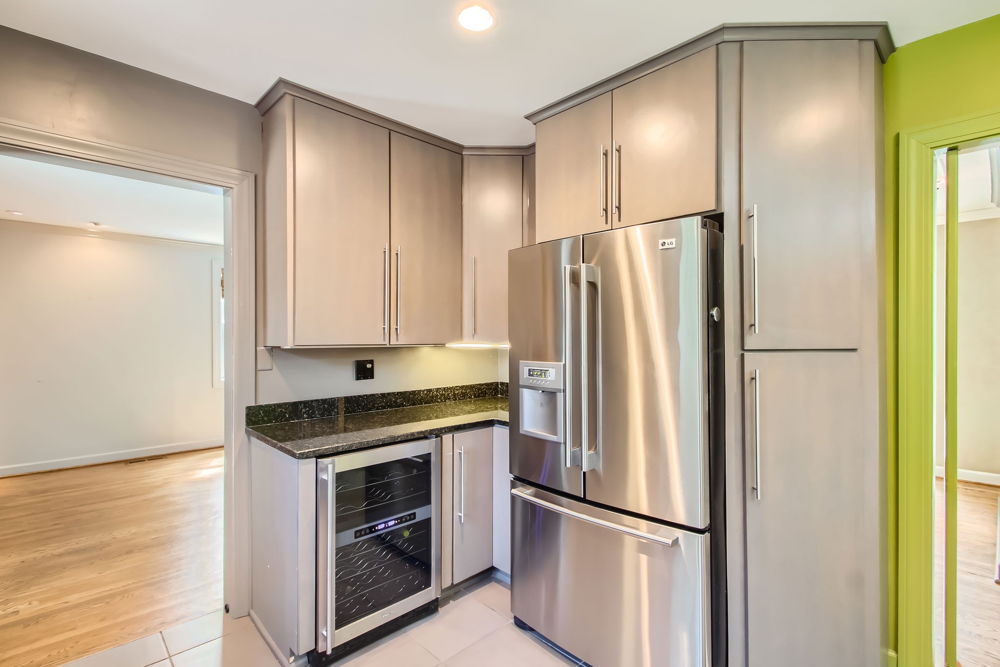 Image 11 of 55 For 22189 Neptune Boulevard