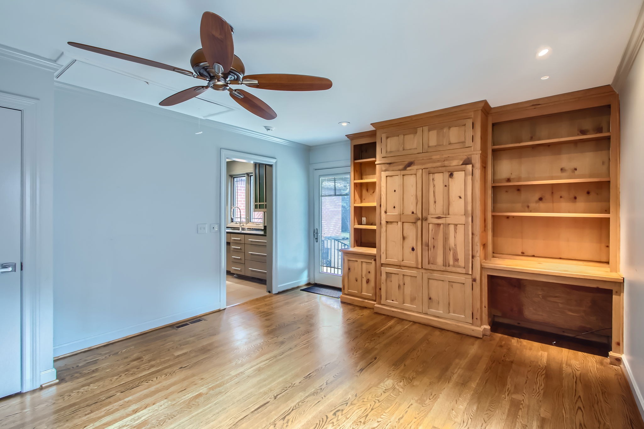 Image 14 of 55 For 22189 Neptune Boulevard
