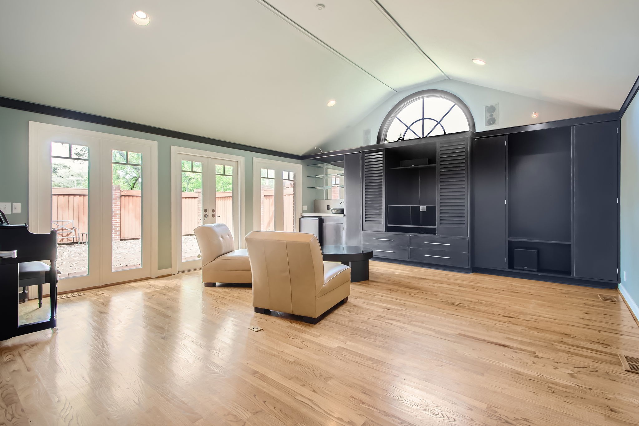 Image 15 of 55 For 22189 Neptune Boulevard