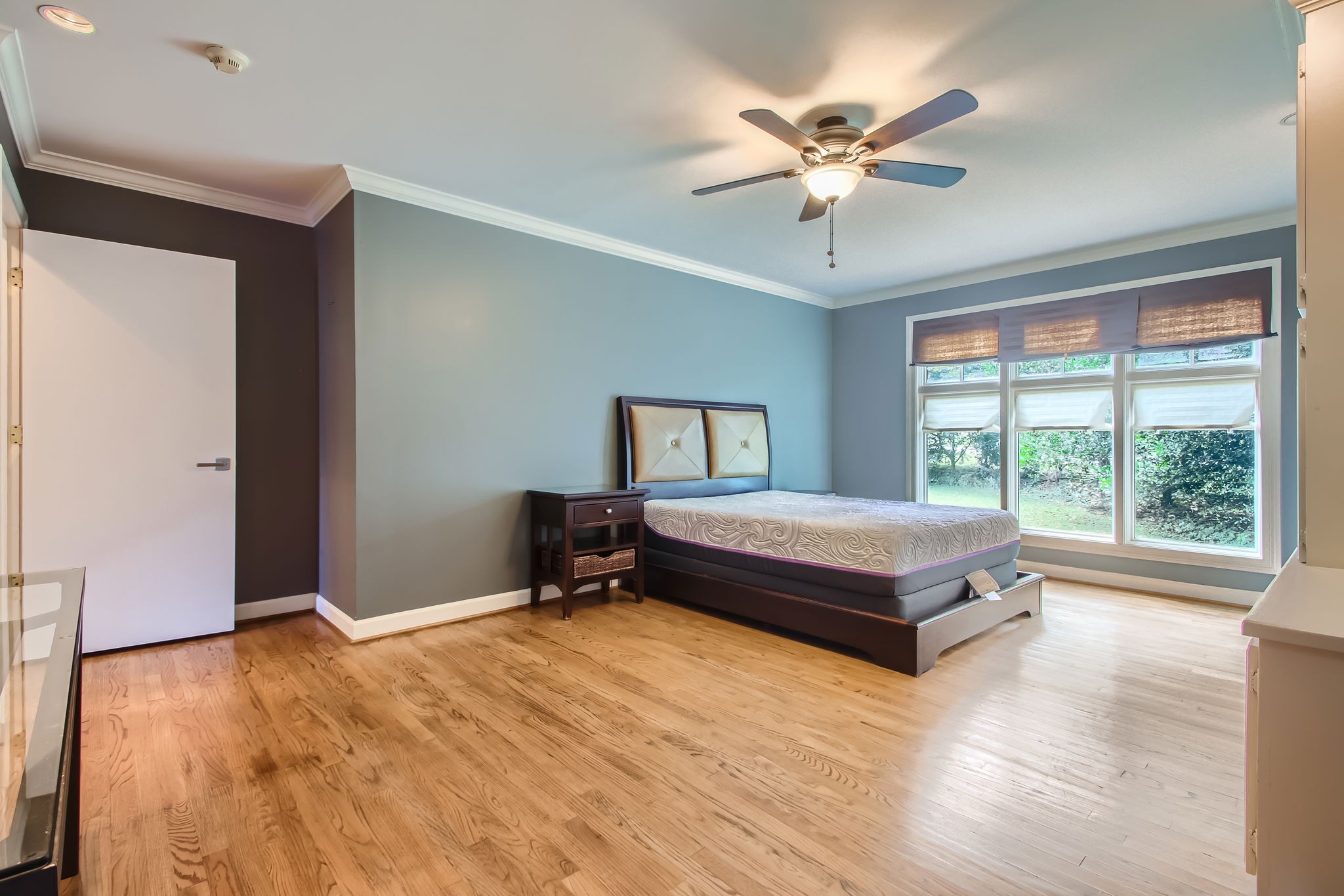 Image 18 of 55 For 22189 Neptune Boulevard