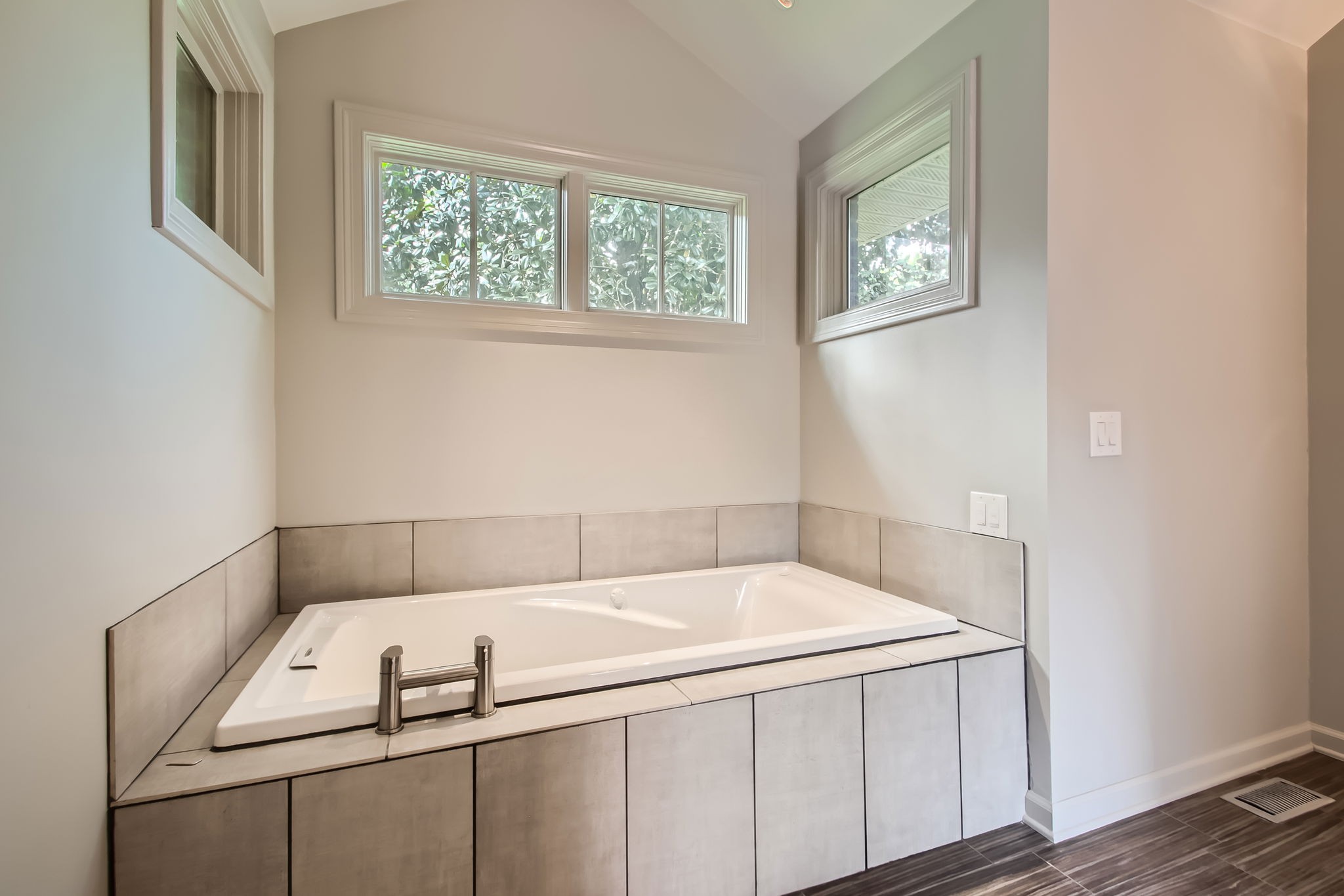 Image 21 of 55 For 22189 Neptune Boulevard