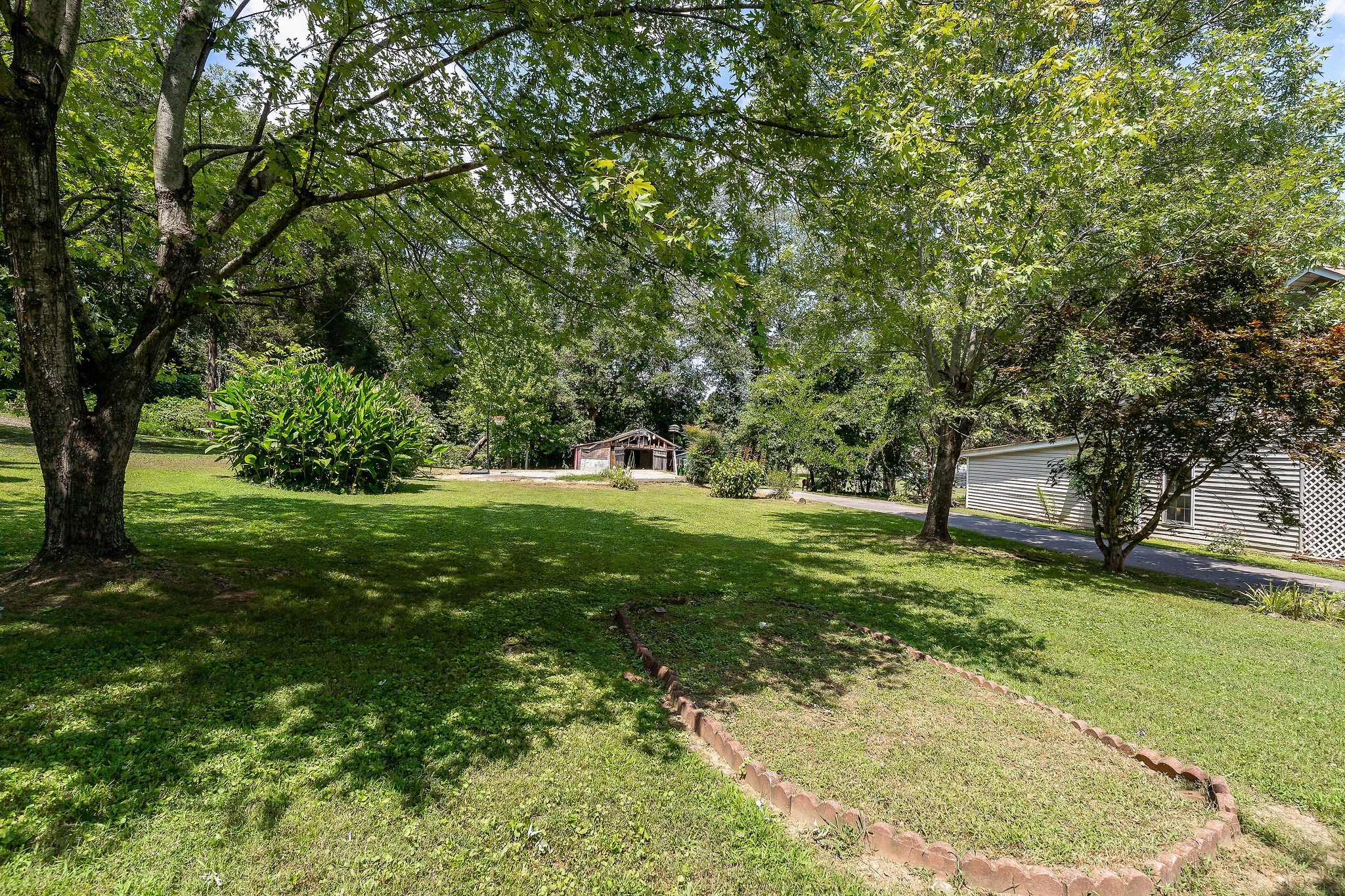 Image 16 of 74 For 16193 14th Avenue Road