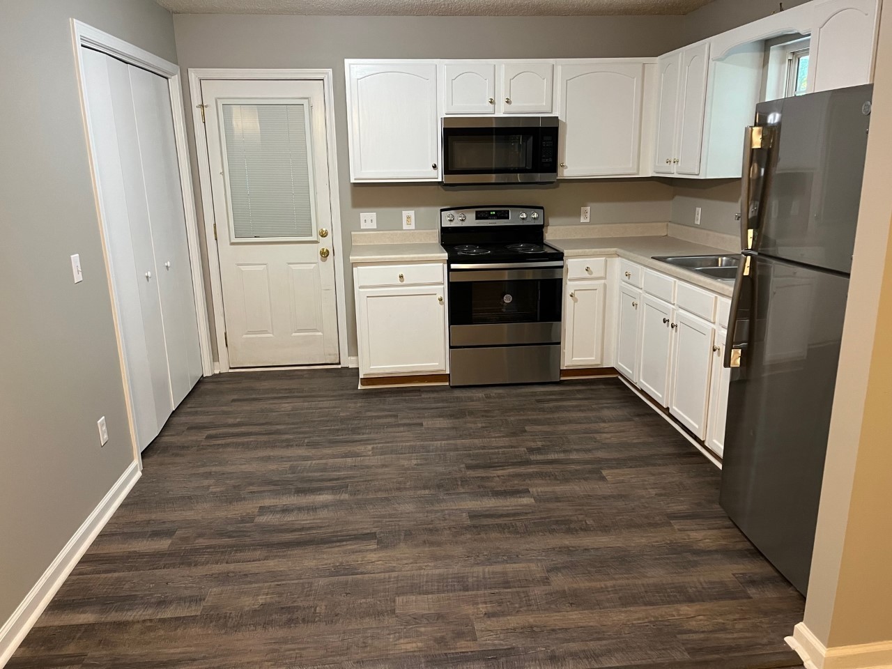 Image 4 of 88 For 2146 9th Street