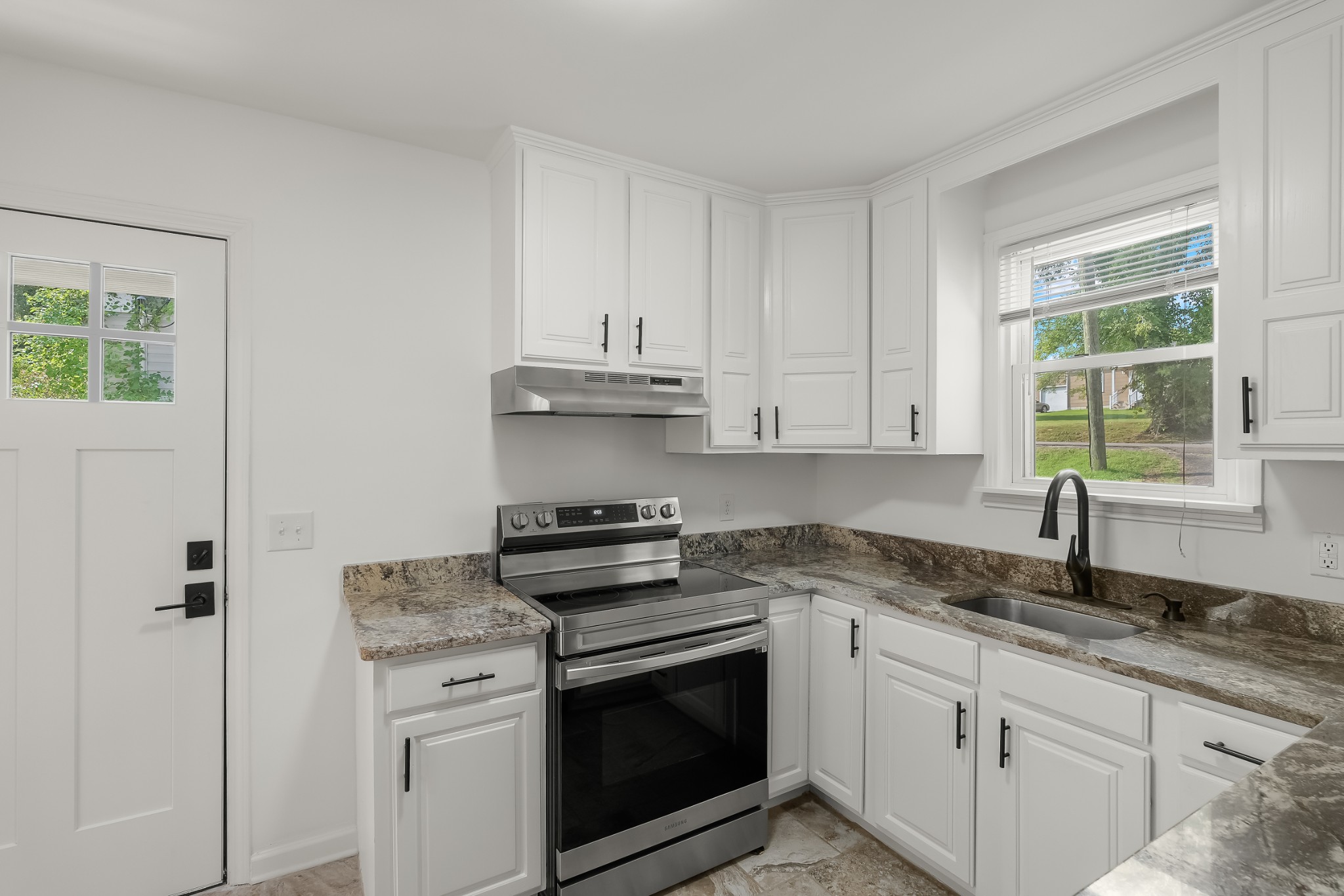 Listing photo id 8 for 2600 Highway 44 W 2