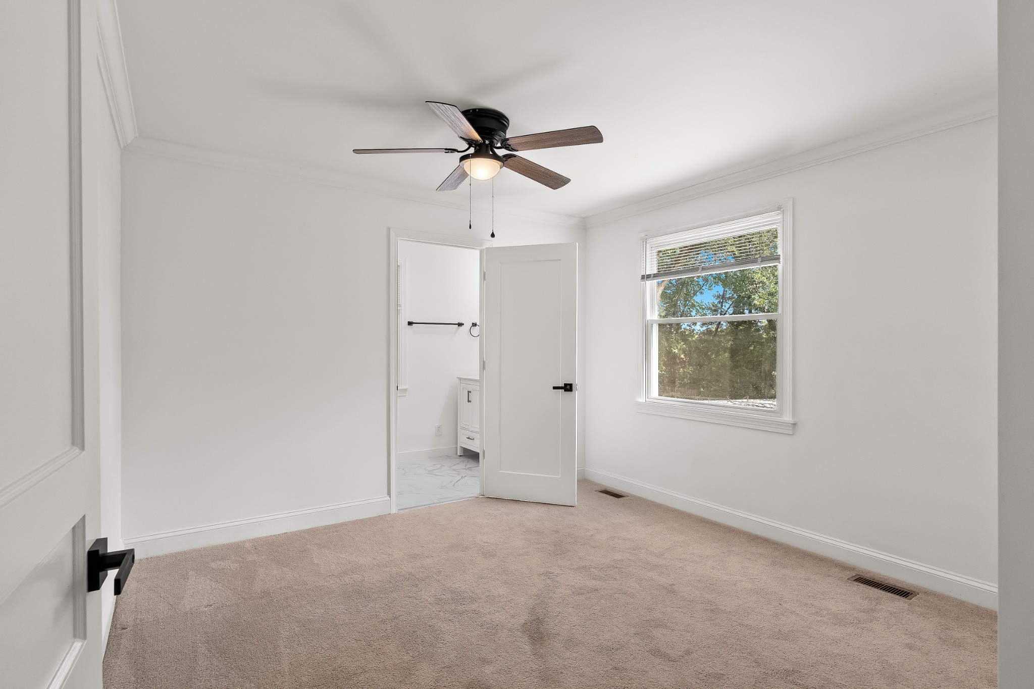 Listing photo id 11 for 2600 Highway 44 W 2